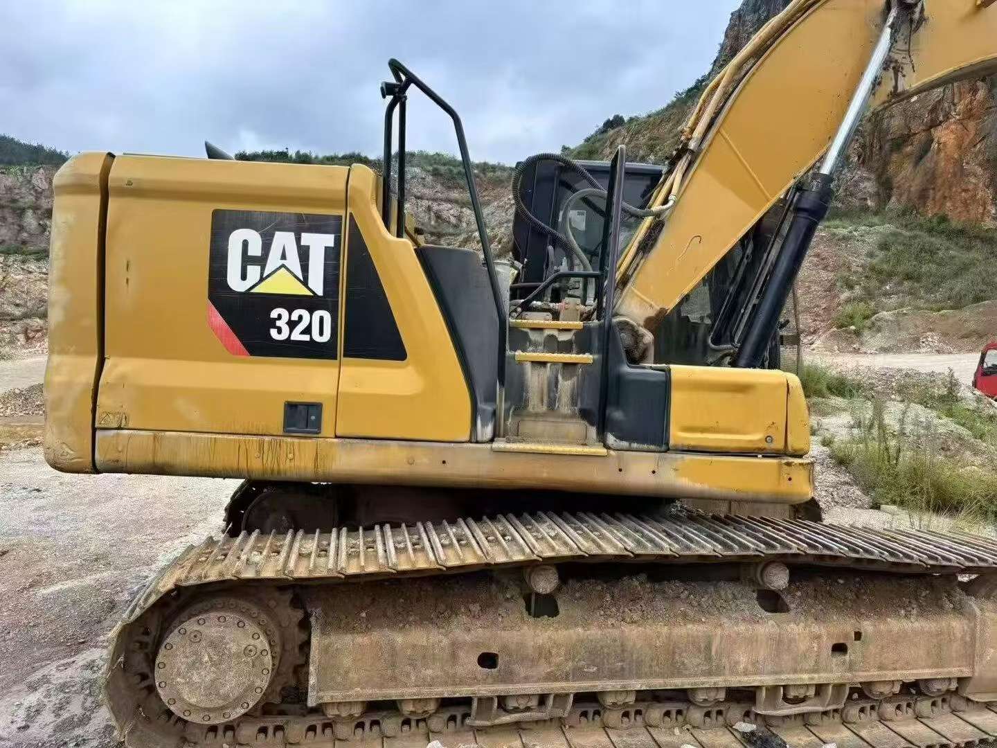 Compre Excavadora Caterpillar 320GC Usada / 4