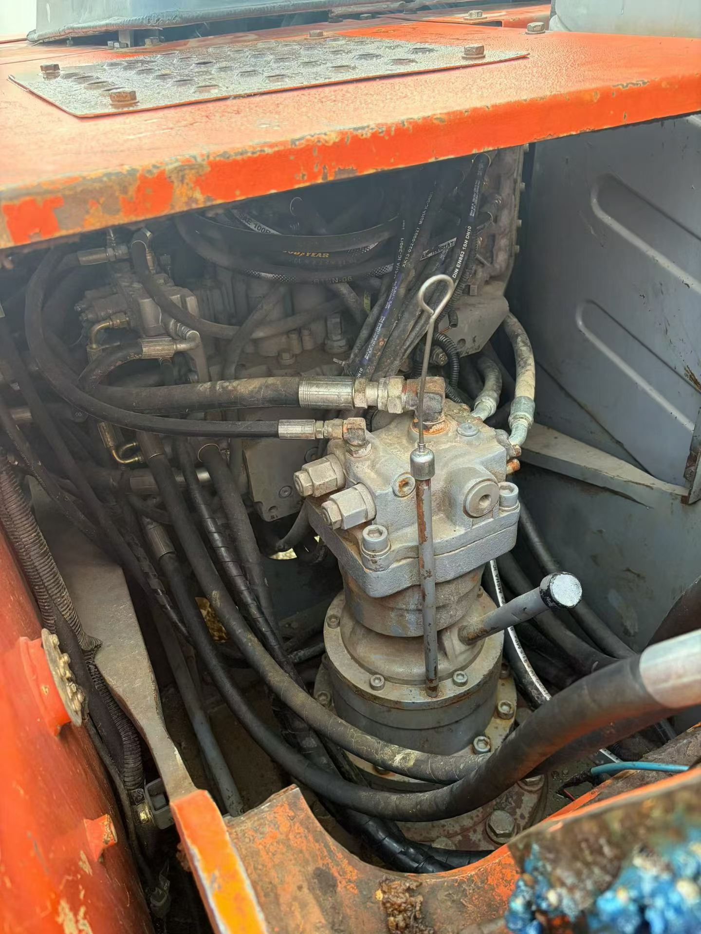 شراء حفارة Hitachi EX120-6 مستعملة / 6