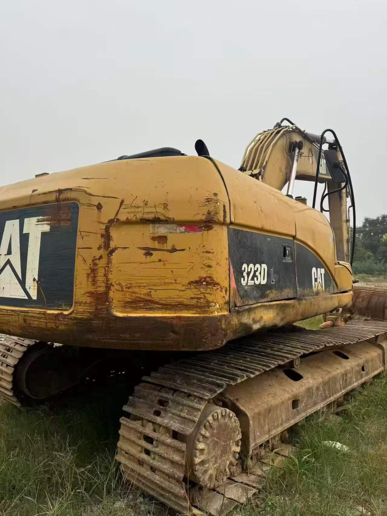 شراء Caterpillar 323 مستعمل حفارة