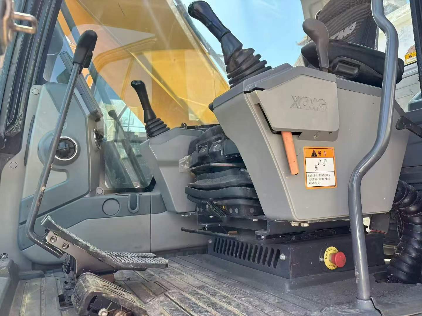 شراء حفارة XCMG XE245DK مستعملة / 9