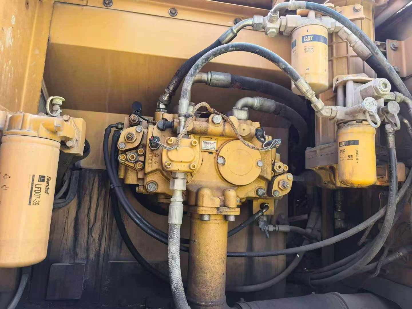 شراء حفارة Caterpillar 329D مستعملة / 8