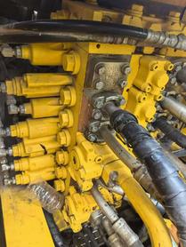 Купить Подержанный Экскаватор Komatsu PC220-8 / 5 Купить Подержанный Экскаватор Komatsu PC220-8 / 5