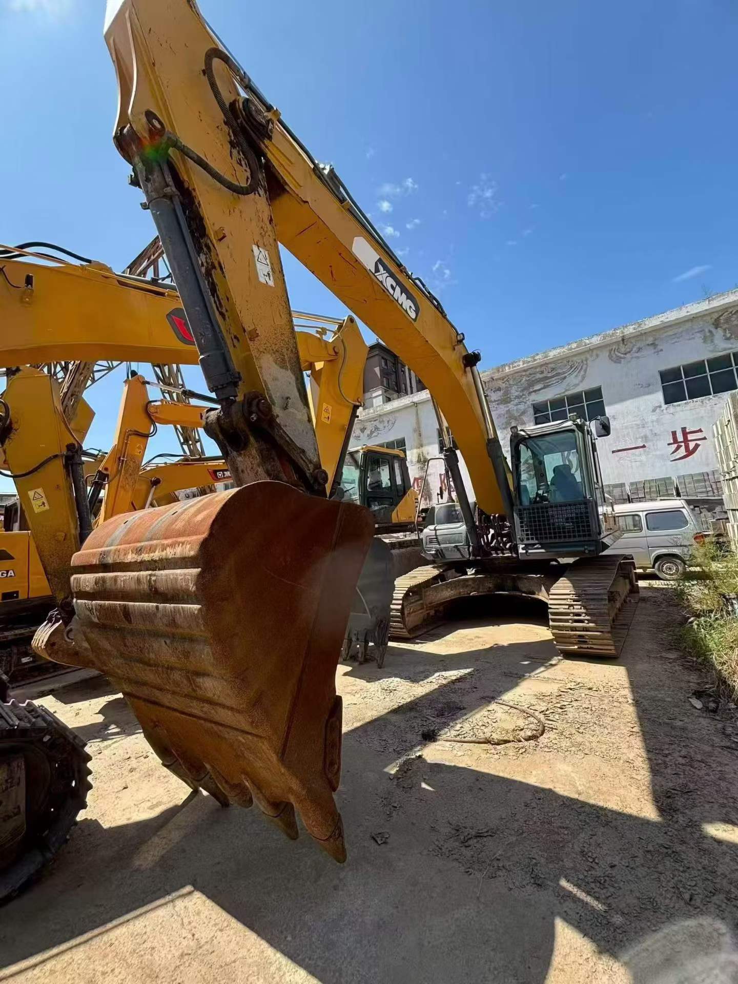 شراء حفارة XCMG XE245DK مستعملة / 4