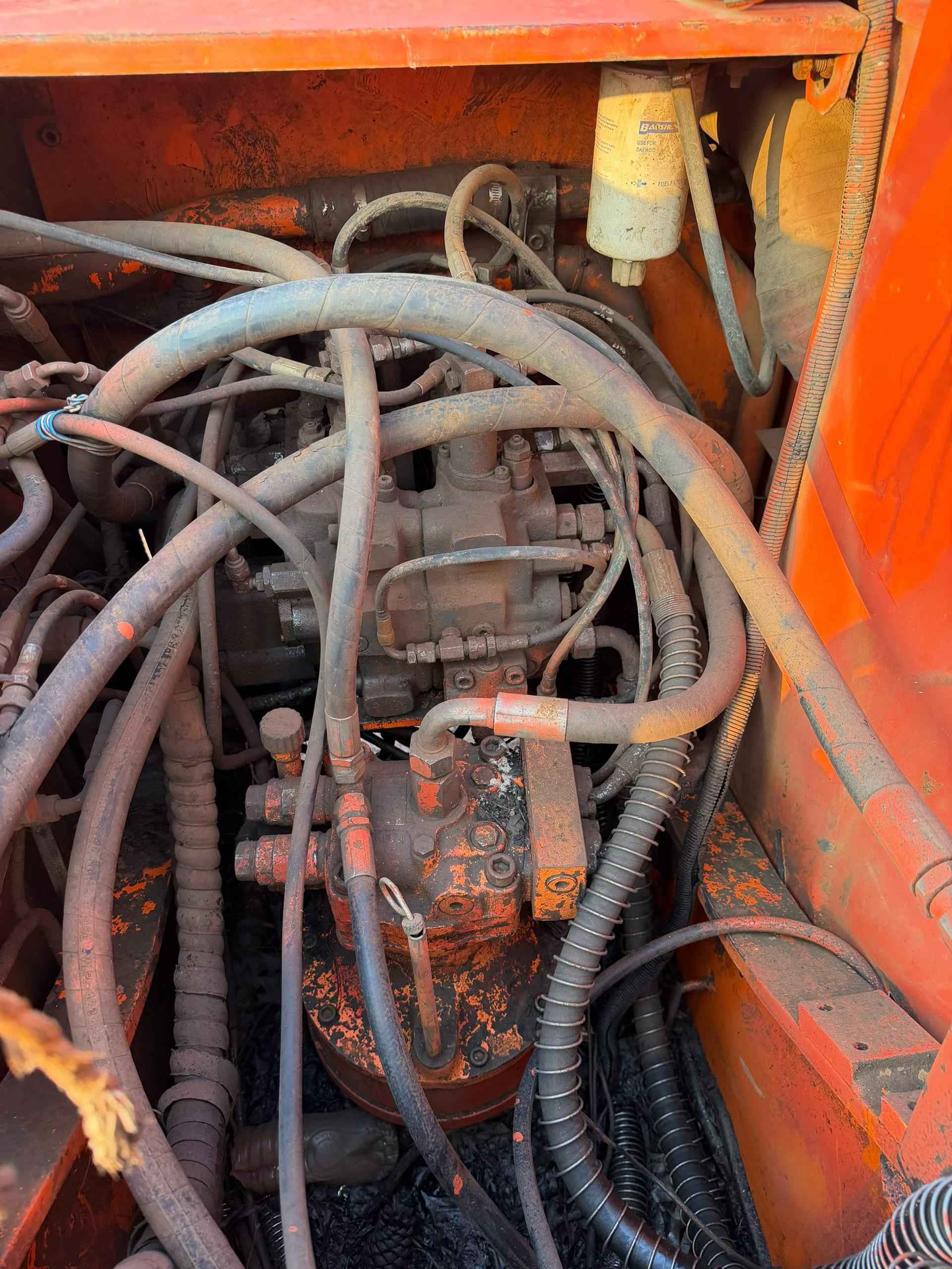 Compre Escavadeira Doosan DH150 Usada / 4 Compre Escavadeira Doosan DH150 Usada / 4