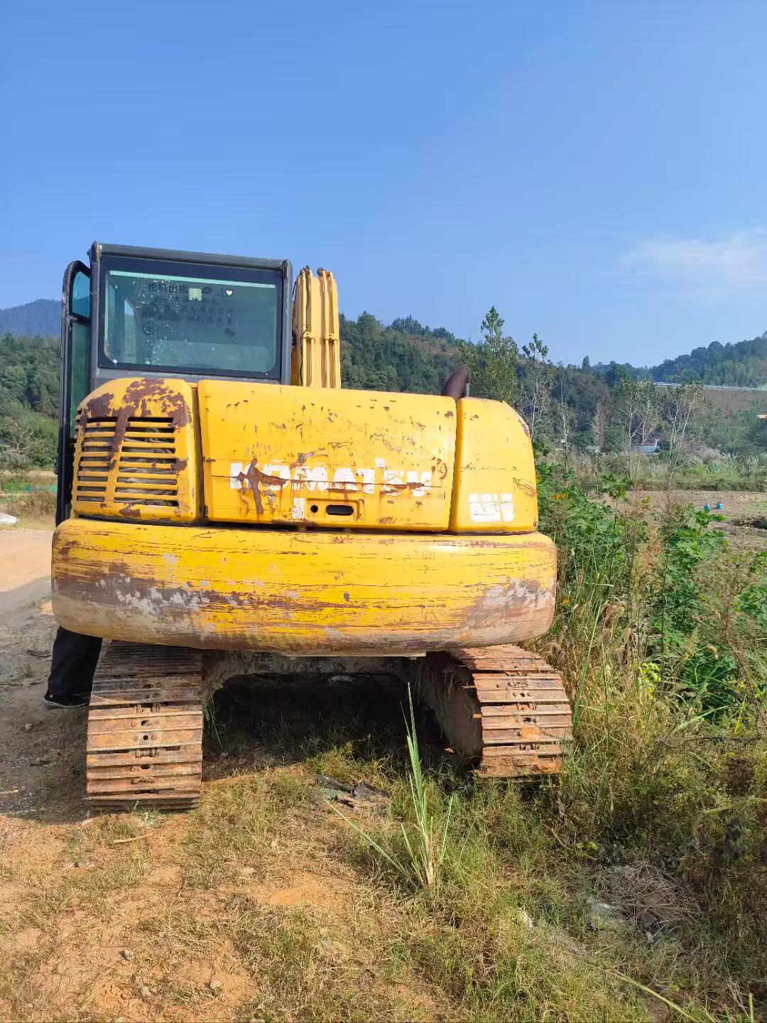 Compre Excavadora Komatsu PC70-8 Usada / 6