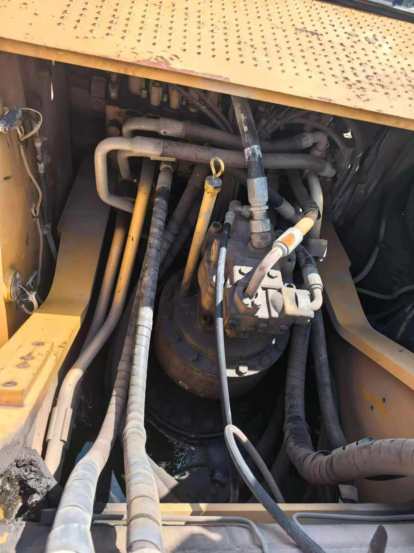 شراء حفارة Caterpillar 329D مستعملة / 6