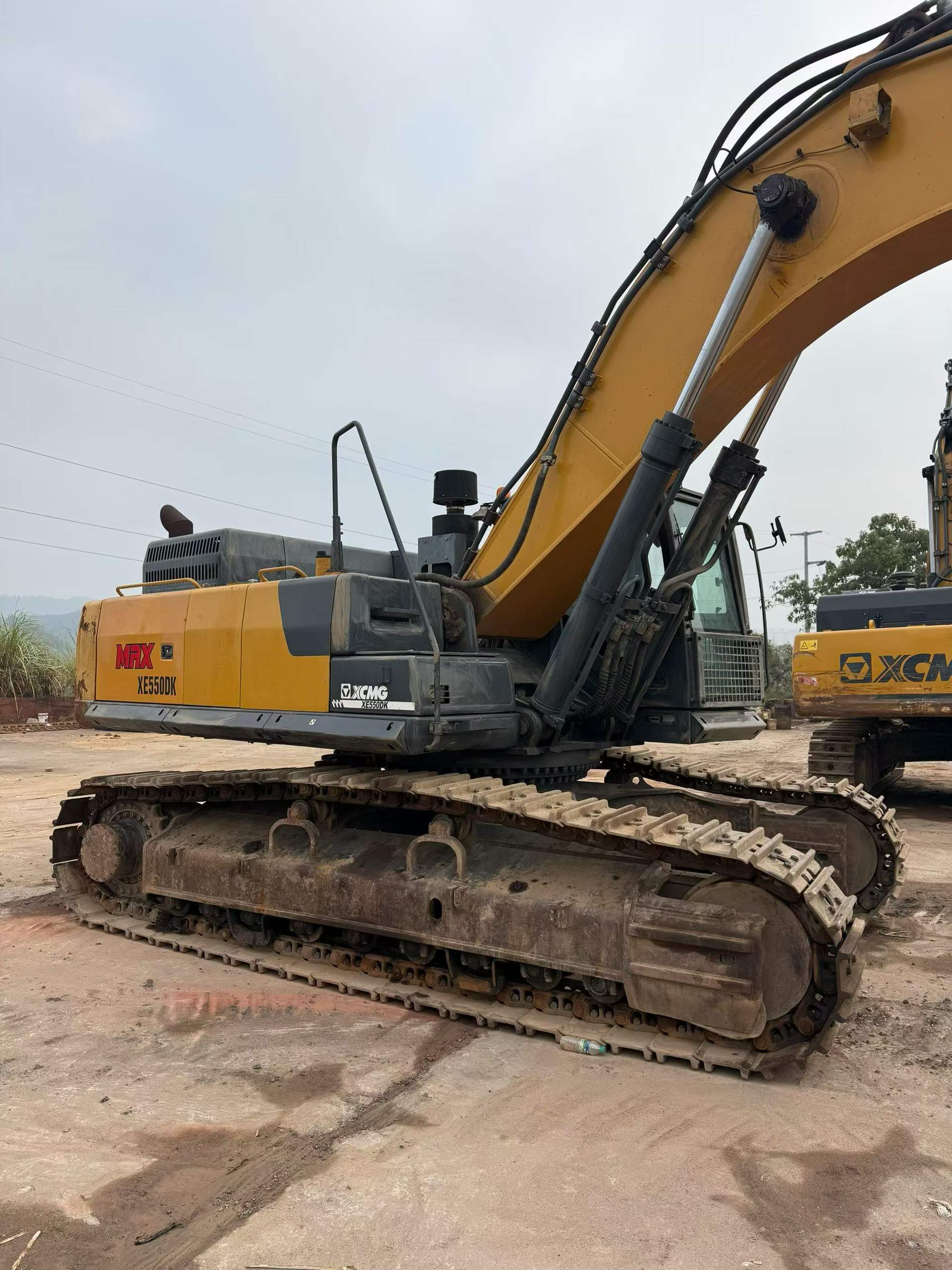 Compre Escavadeira XCMG XE550DK Usada / 2