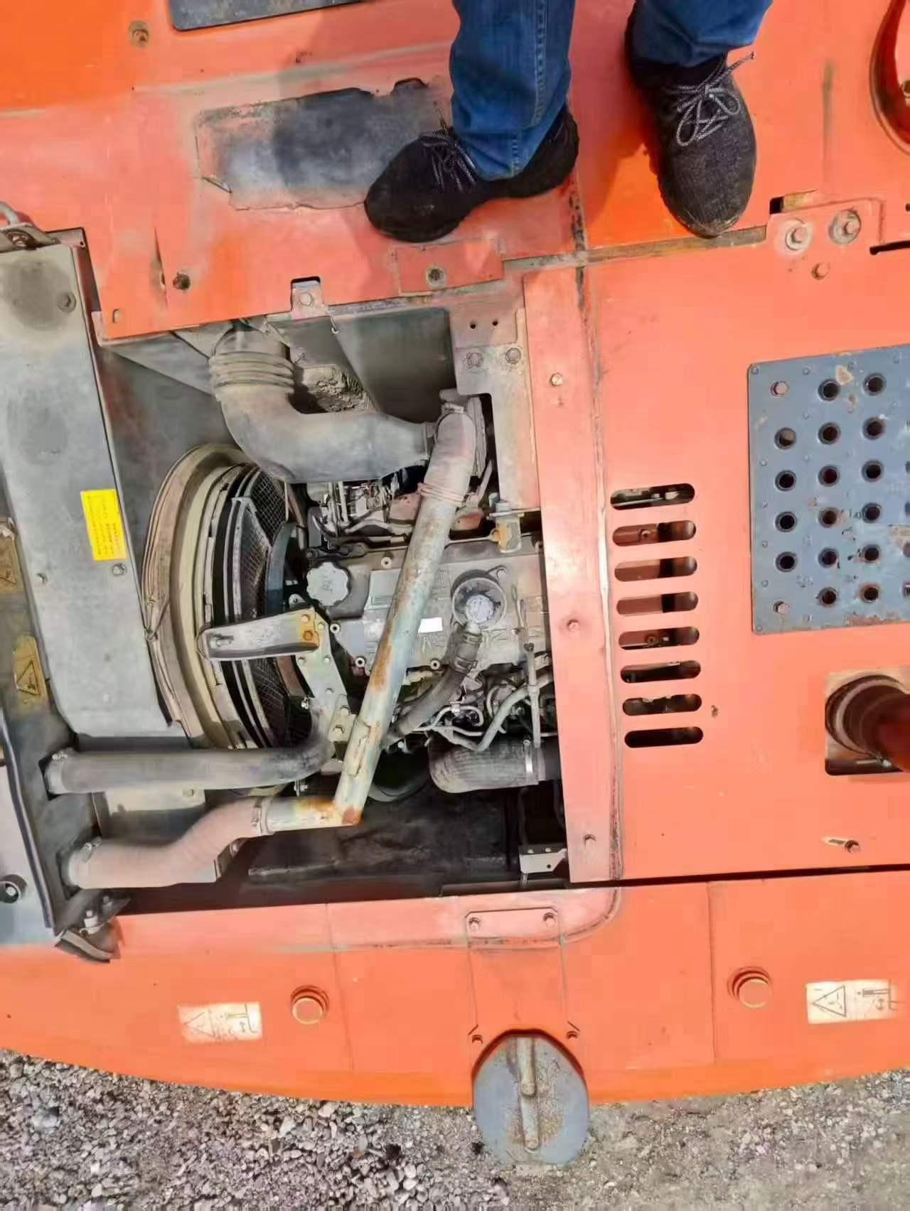 شراء حفارة Hitachi EX210-5 مستعملة / 4 شراء حفارة Hitachi EX210-5 مستعملة / 4