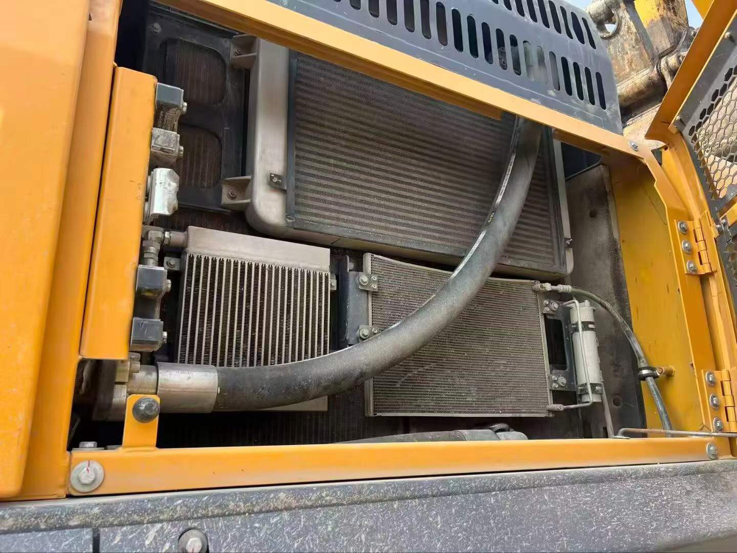 Compre Escavadeira XCMG XE490D Usada / 3