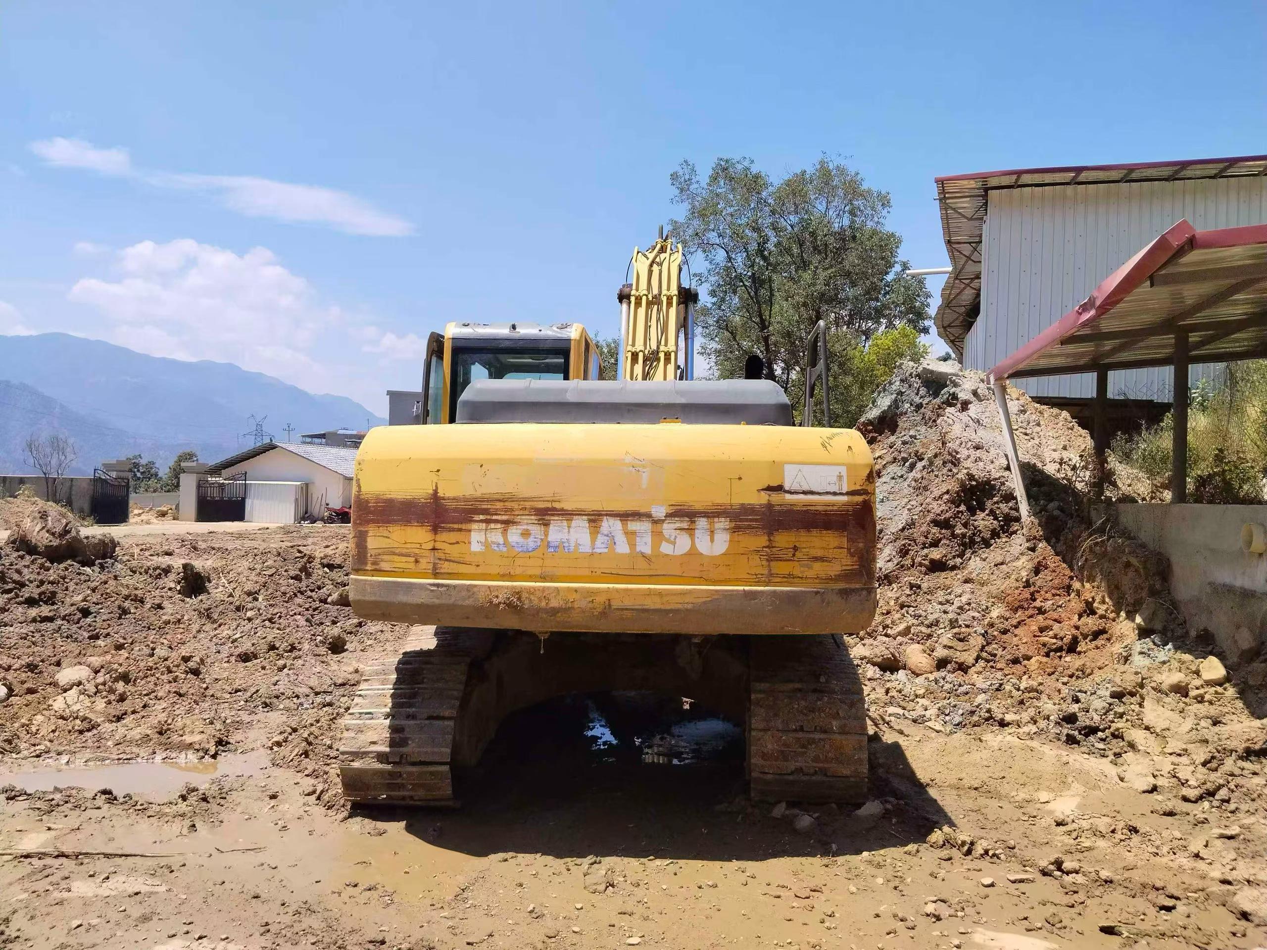 Купить Подержанный Экскаватор Komatsu PC200 / 3