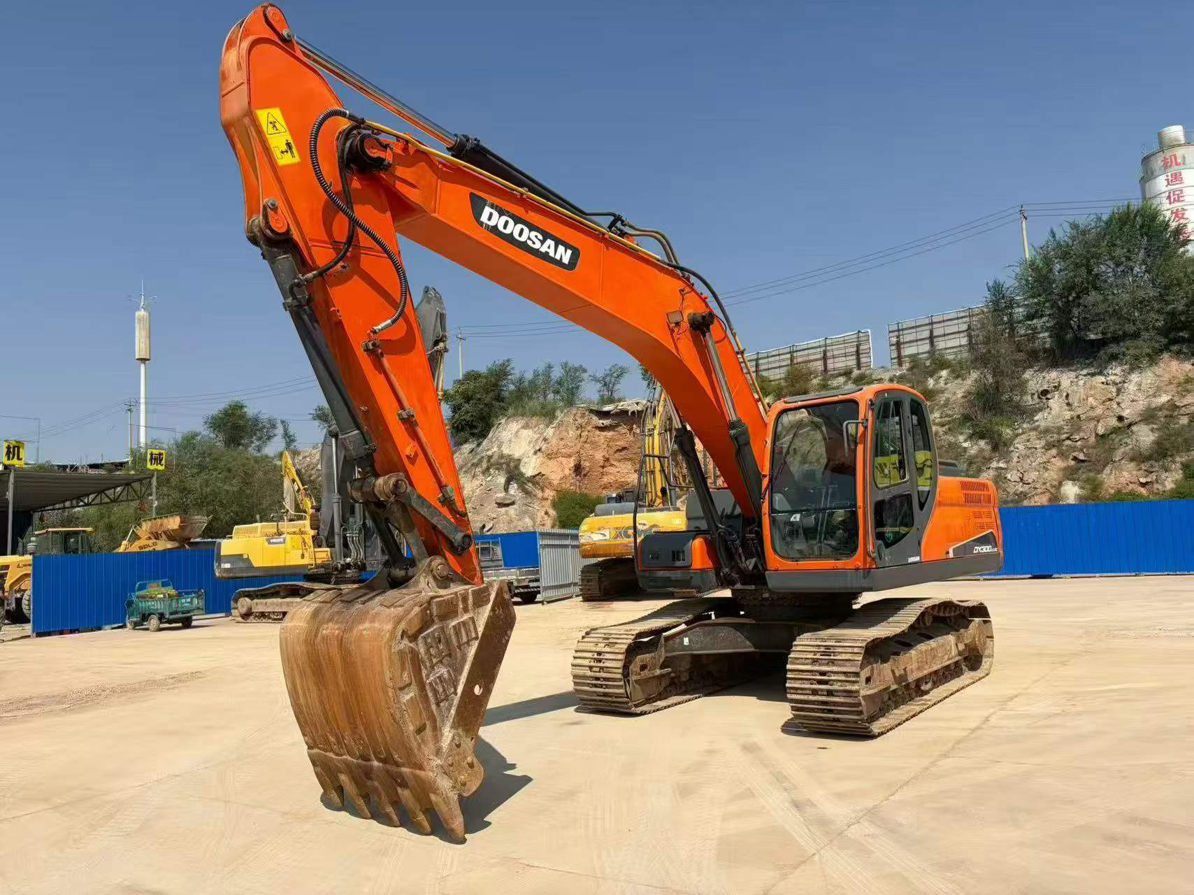 Compre Escavadeira Doosan DH215-7 Usada / 2