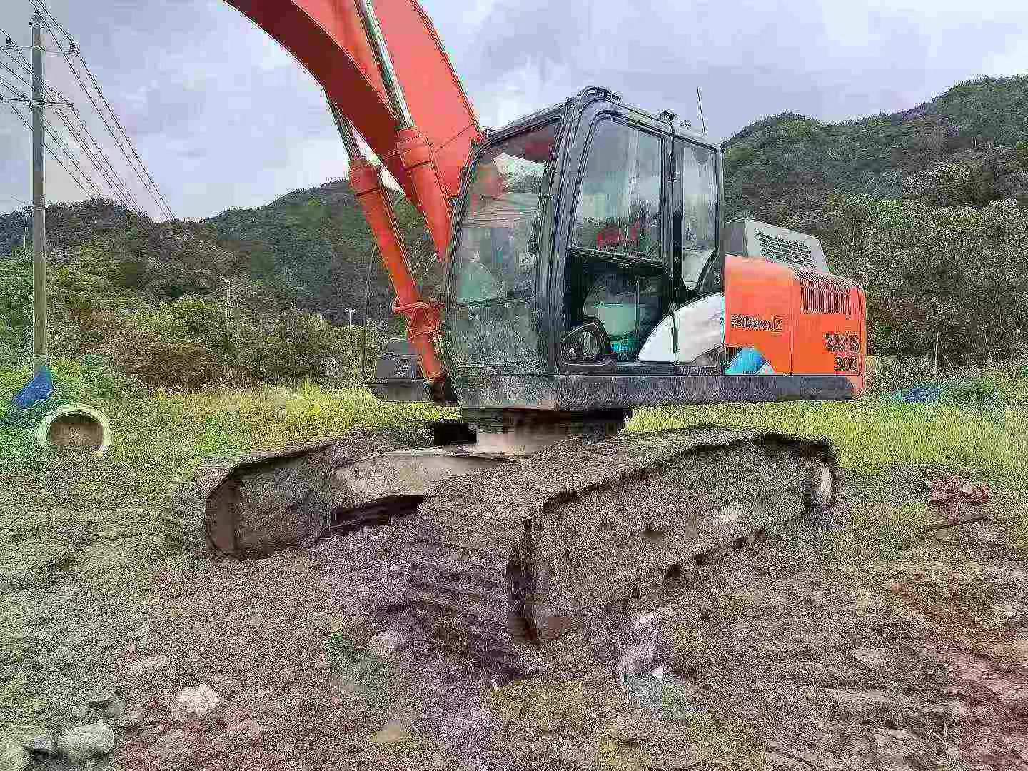 Compre Escavadeira Hitachi ZX300-5A Usada / 2 Compre Escavadeira Hitachi ZX300-5A Usada / 2