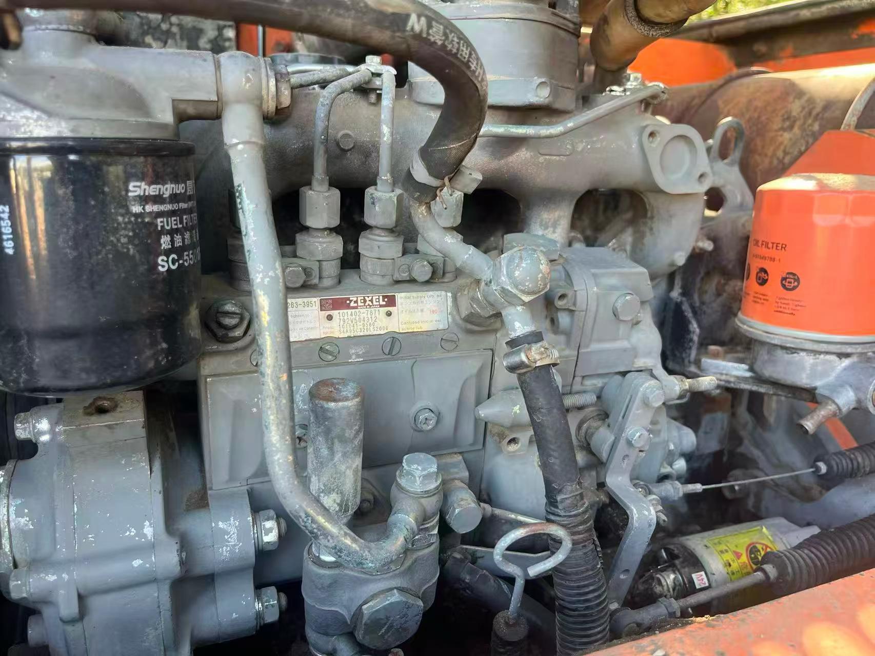 Compre Escavadeira Hitachi ZX60 Usada / 4
