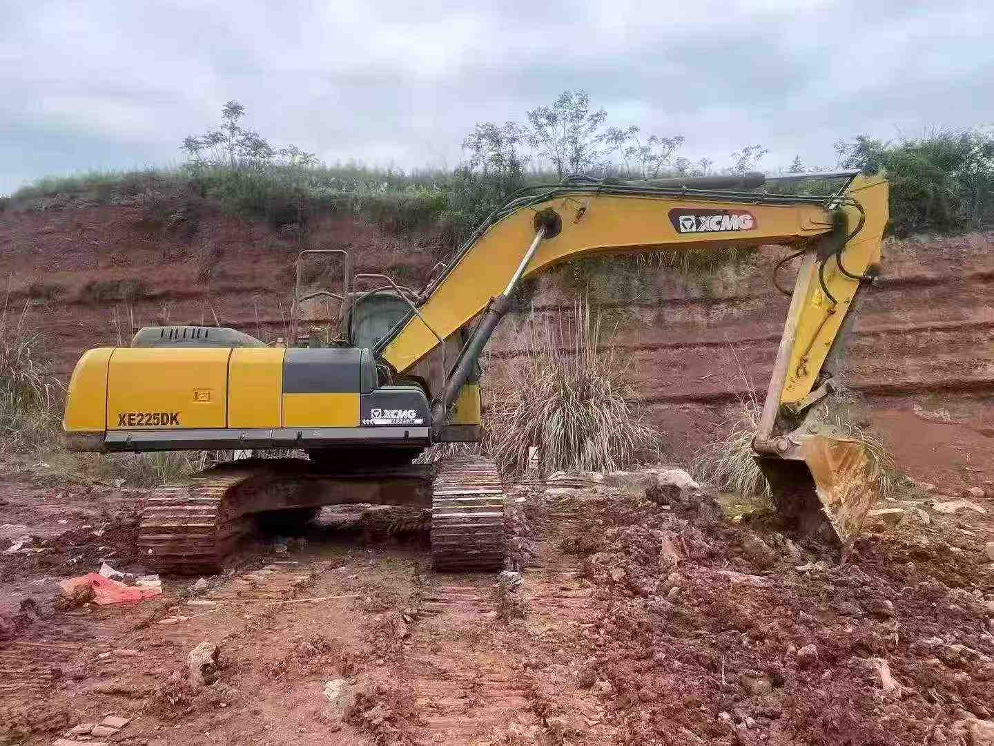 Compre Excavadora XCMG XE225DK Usada / 2
