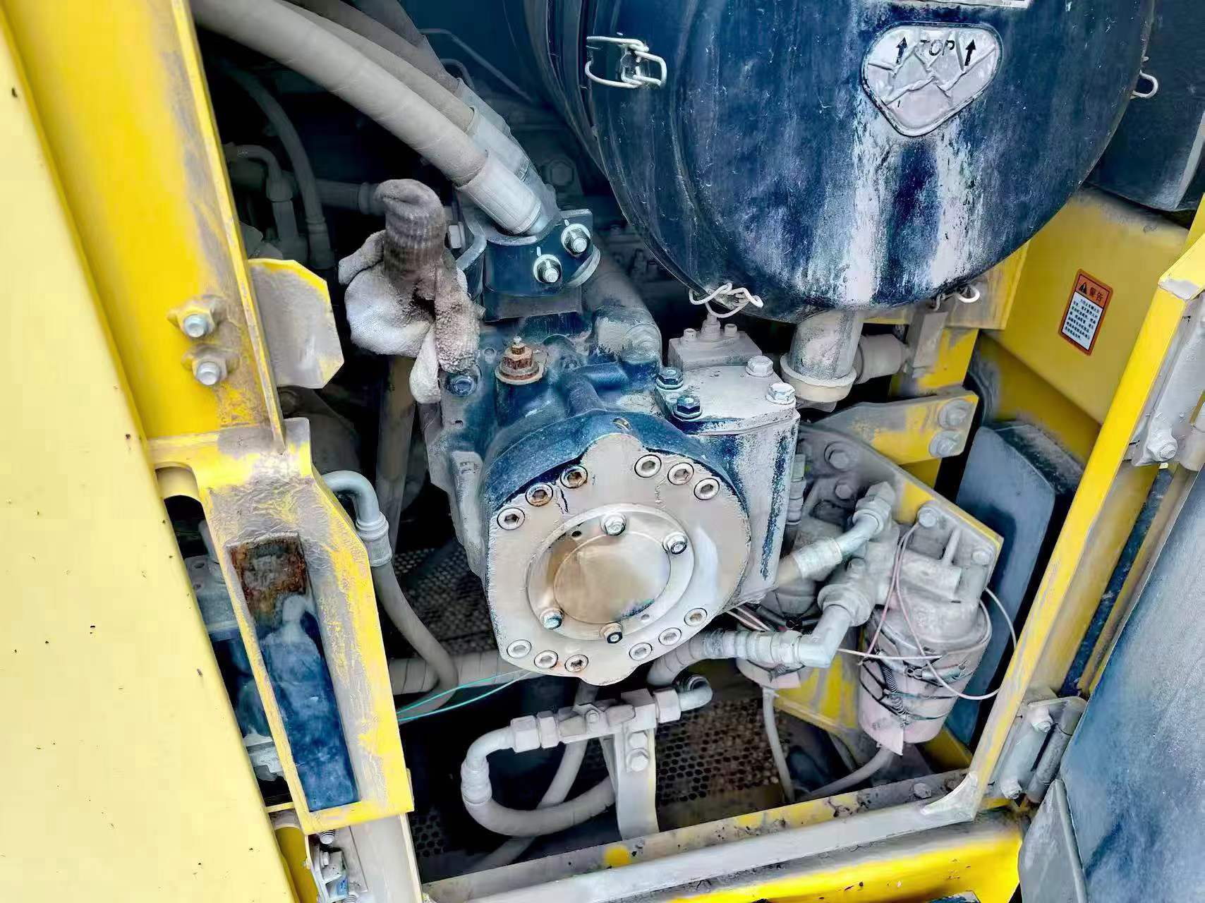Compre Excavadora Komatsu PC650LC-8E0 Usada / 7