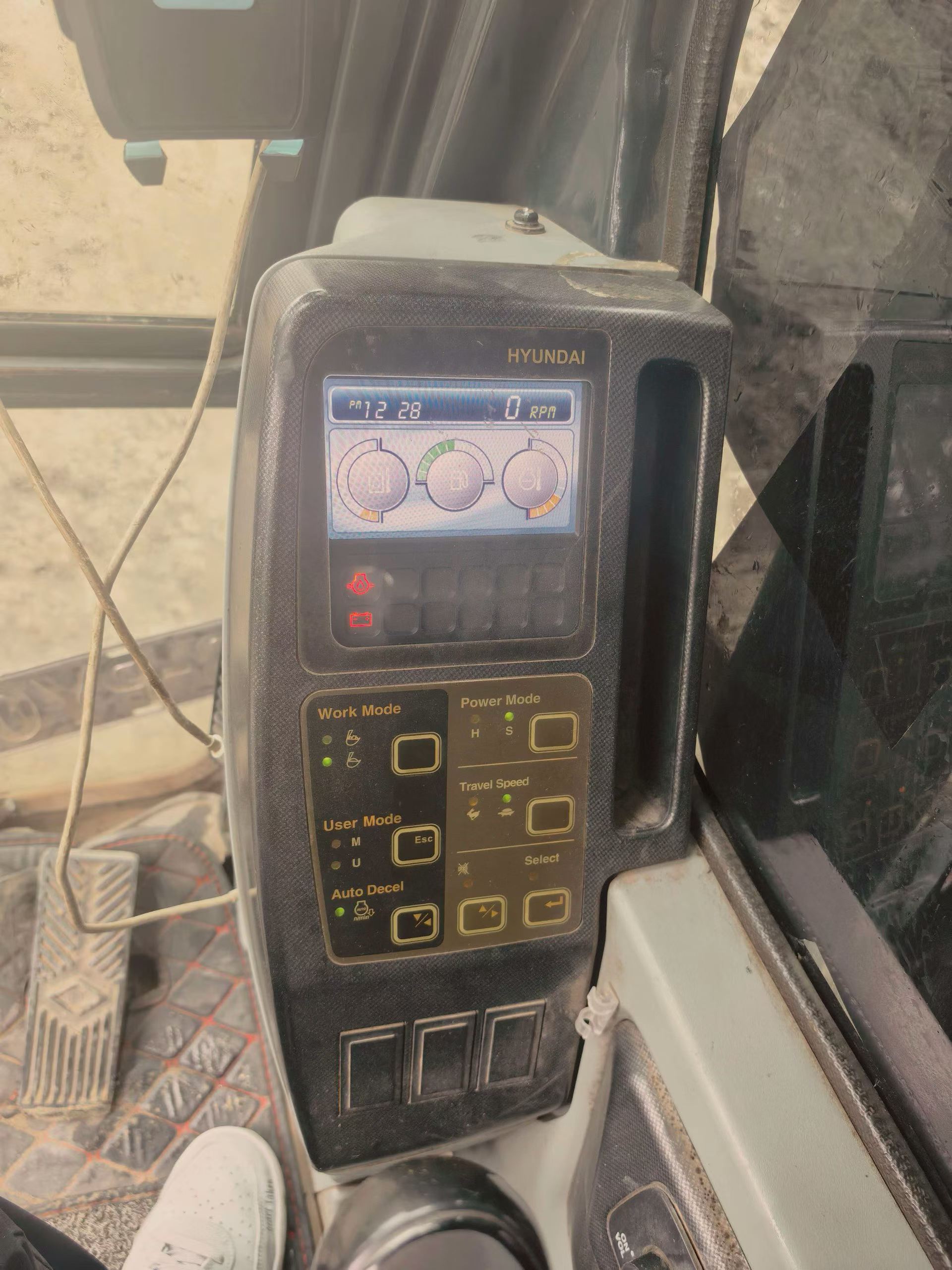 Compre Excavadora Hyundai R130W Usada / 3