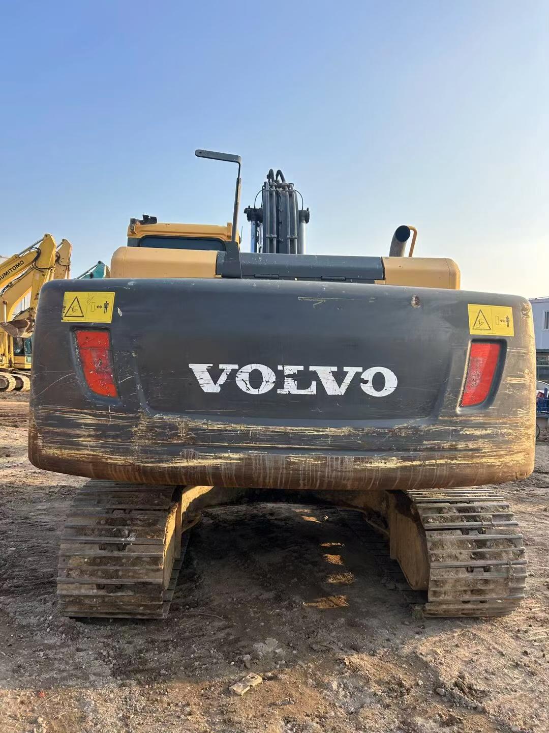 Купить Подержанный Экскаватор Volvo L220E / 9