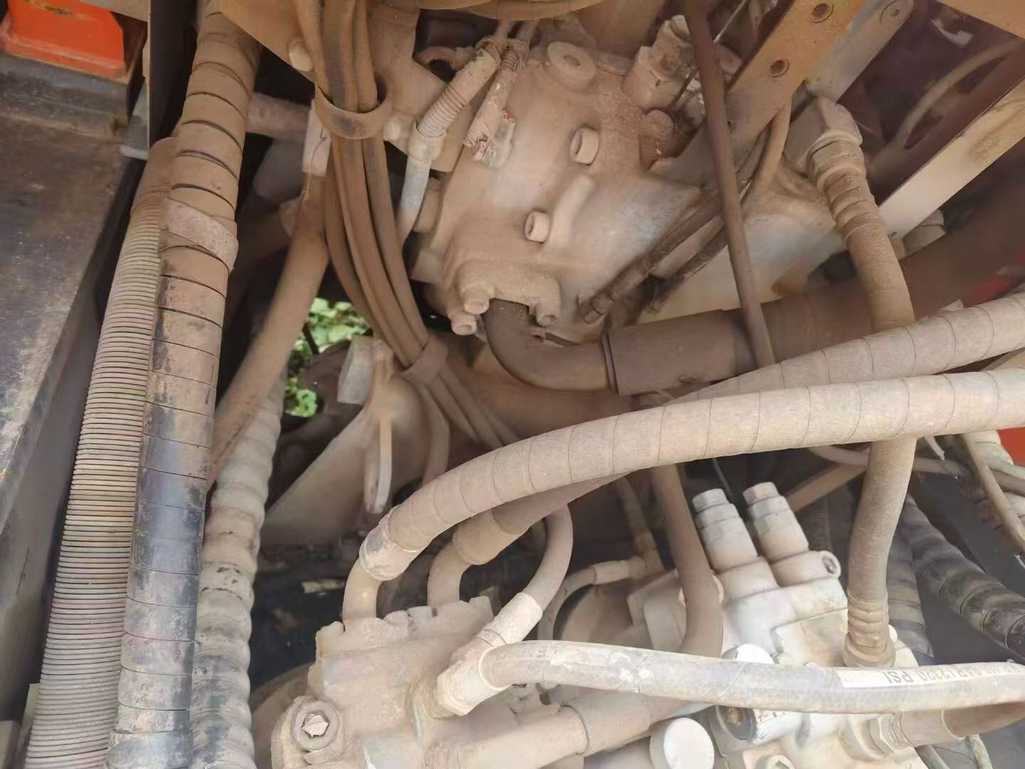 شراء حفارة Hitachi ZX8-2 مستعملة / 7