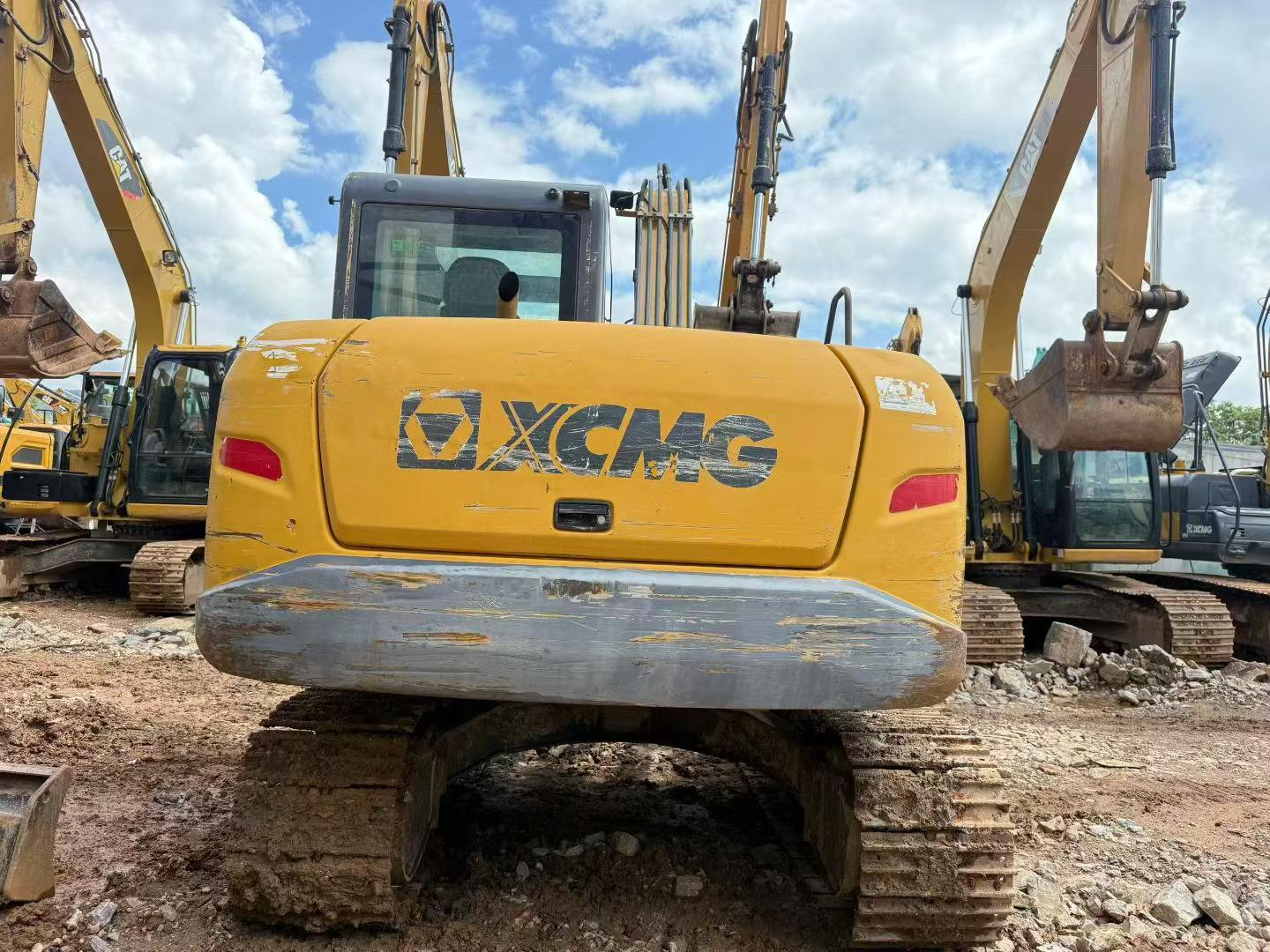 Compre Excavadora XCMG XE75C Usada / 9