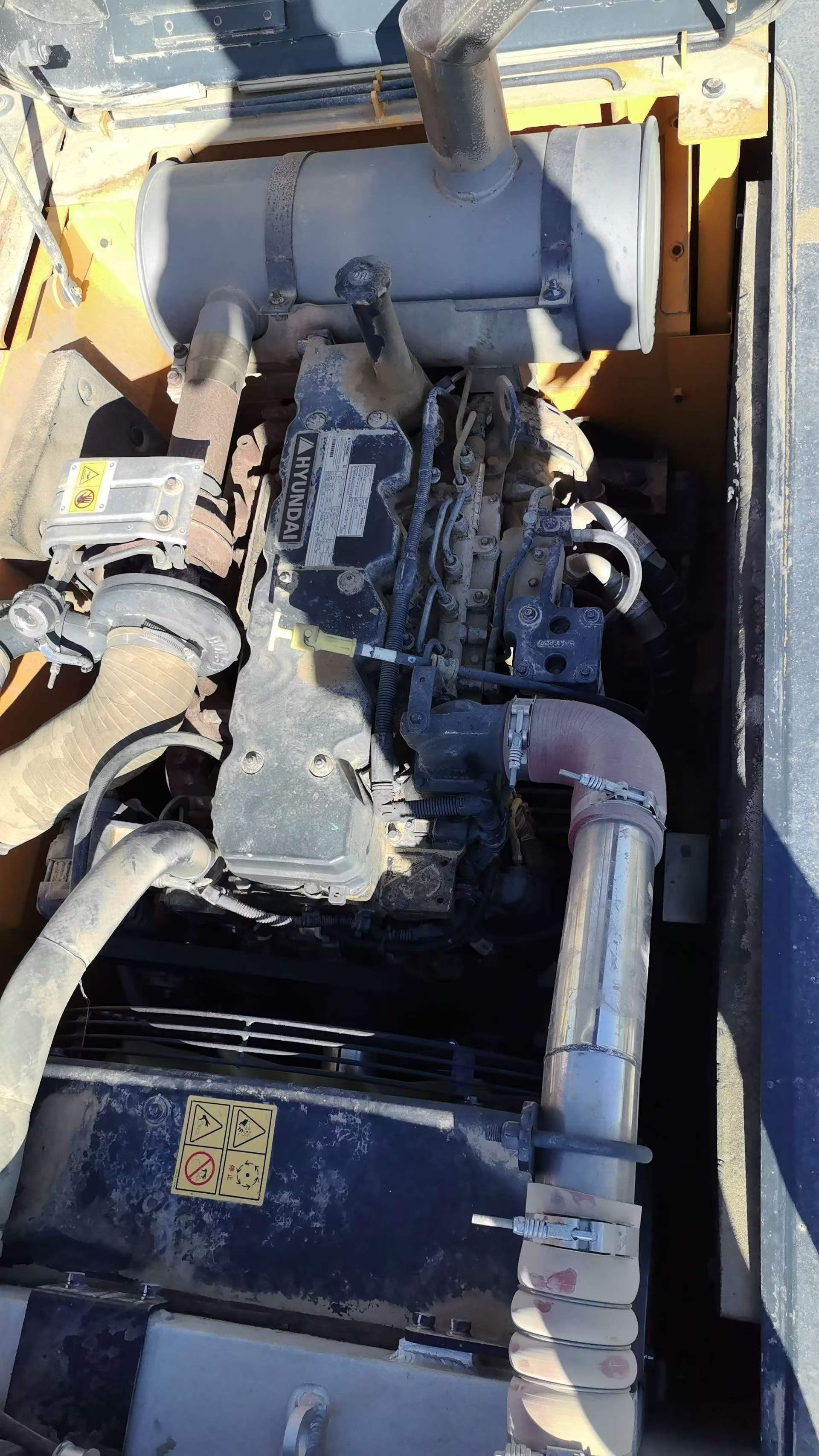 Compre Escavadeira Hyundai R210W Usada / 4