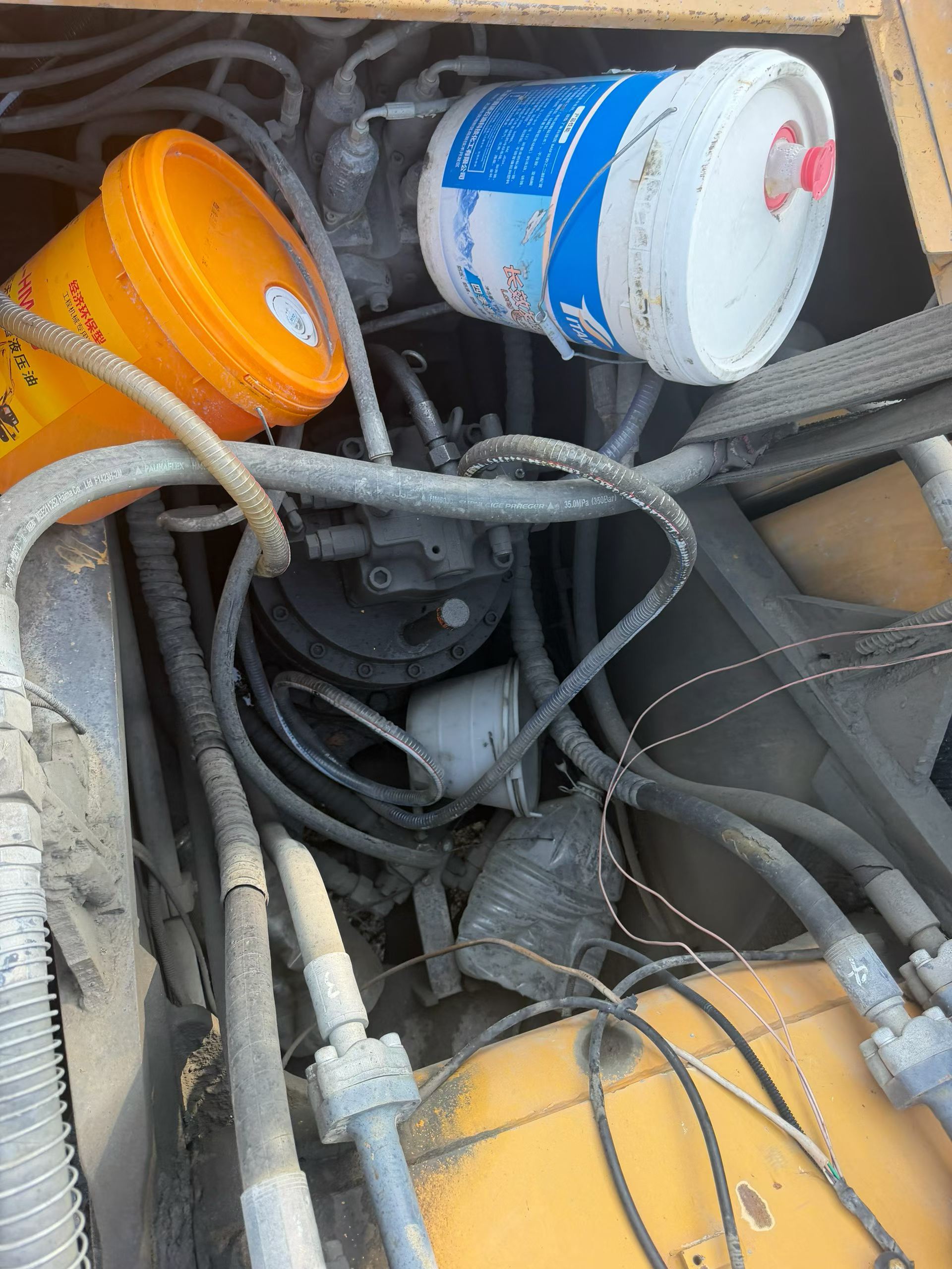 Compre Escavadeira XCMG XE370 Usada / 5