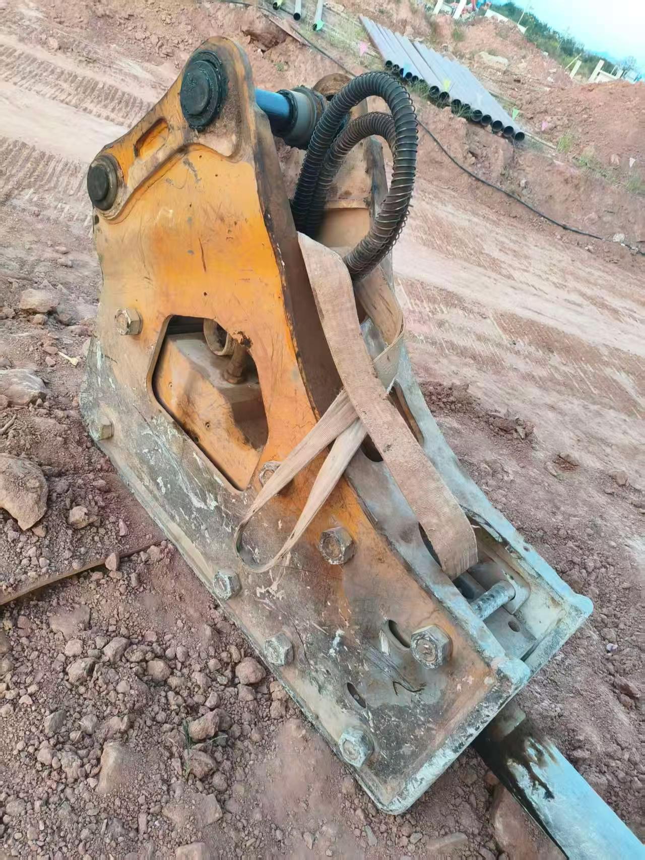 Compre Escavadeira XCMG XE200 Usada / 8