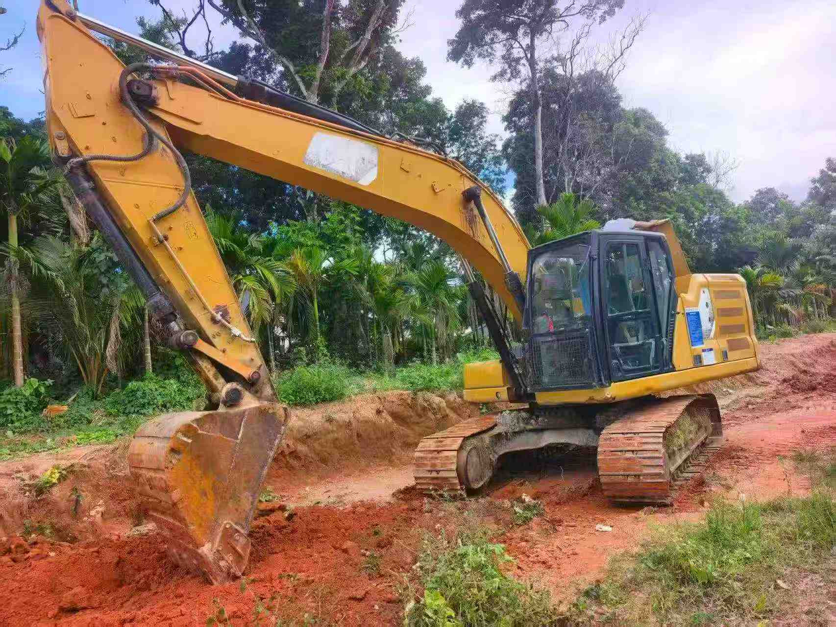 Compre Excavadora Caterpillar 320GC Usada / 3