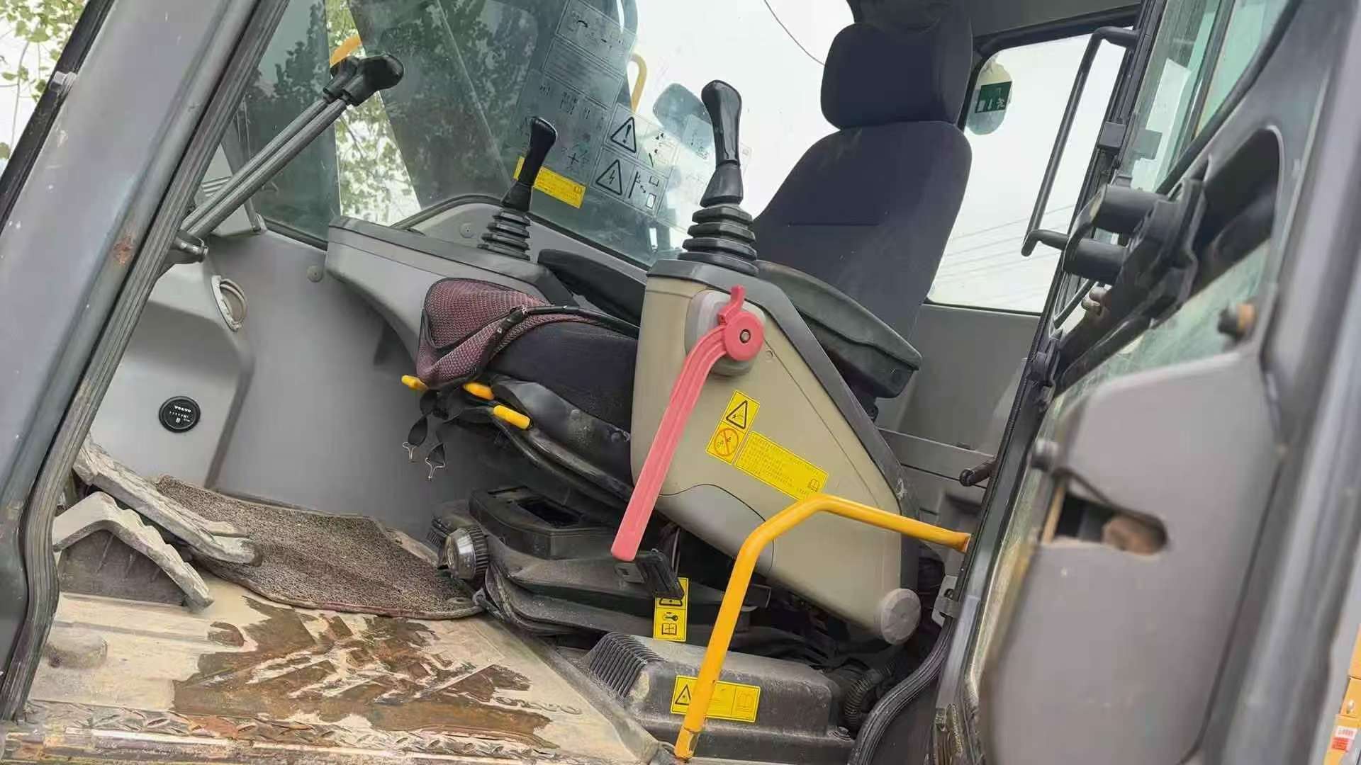 Buy Volvo EC200D Used Excavator / 8 Buy Volvo EC200D Used Excavator / 8