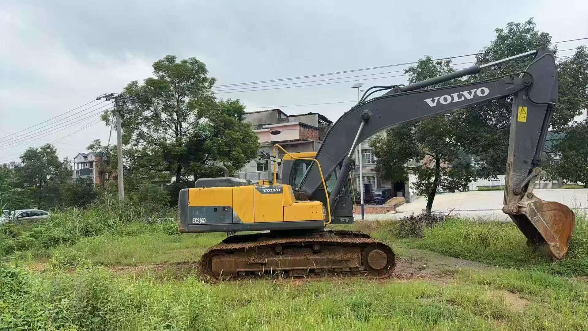 Buy Volvo EC200D Used Excavator / 2 Buy Volvo EC200D Used Excavator / 2