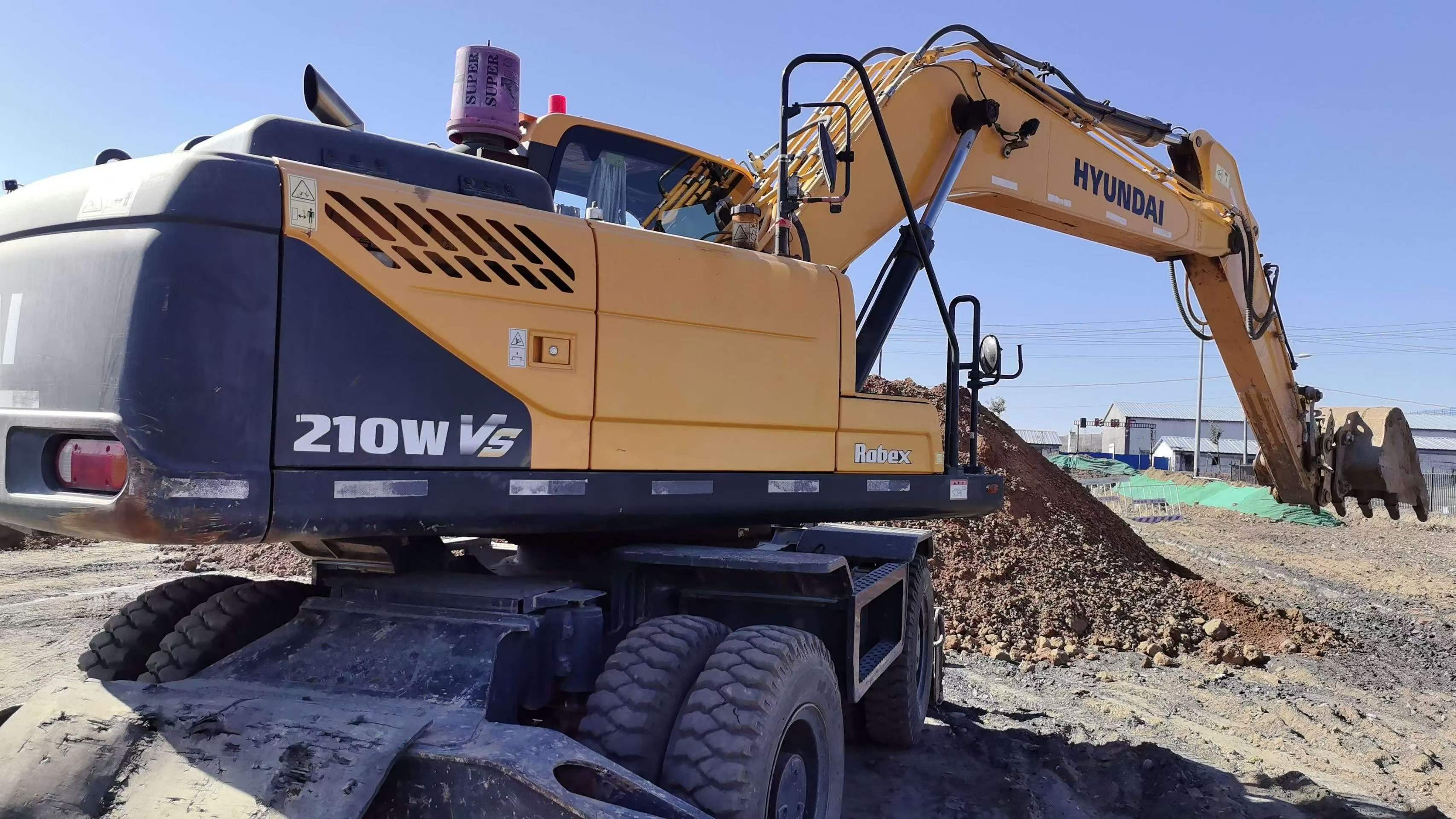 Compre Escavadeira Hyundai R210W Usada / 6