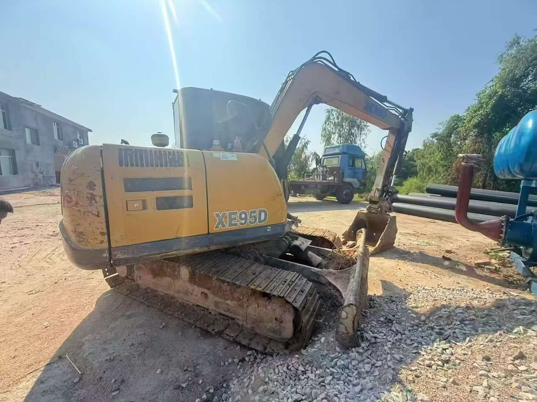 Compre Excavadora XCMG XE75C Usada / 4
