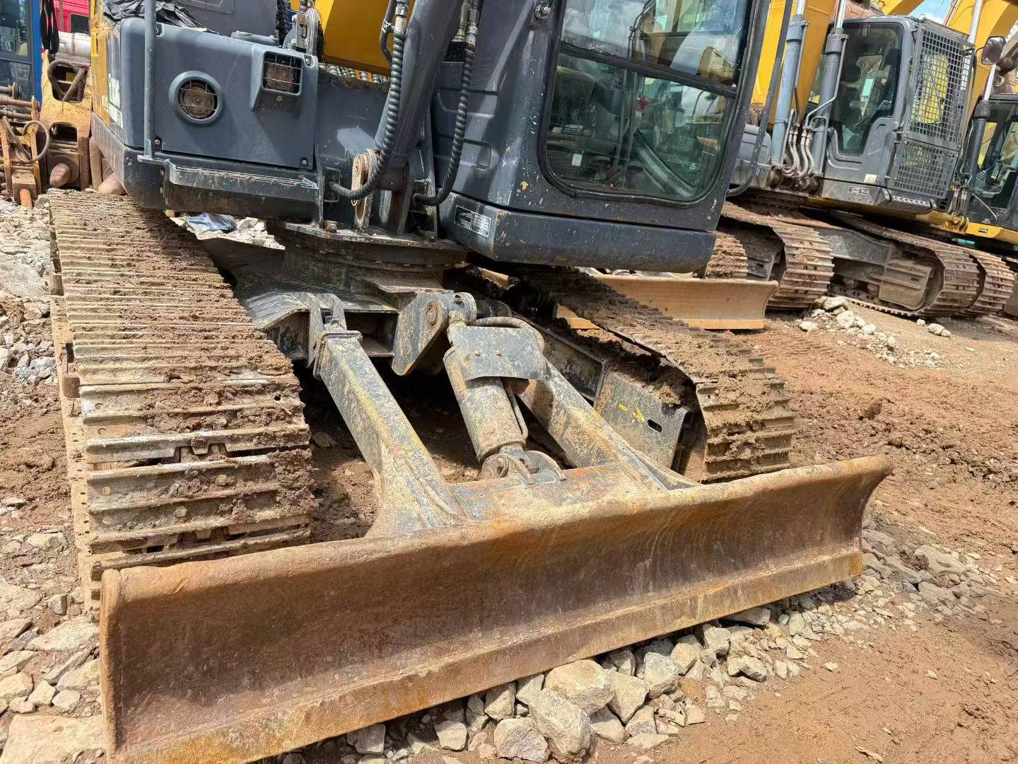 Compre Excavadora XCMG XE75C Usada / 6