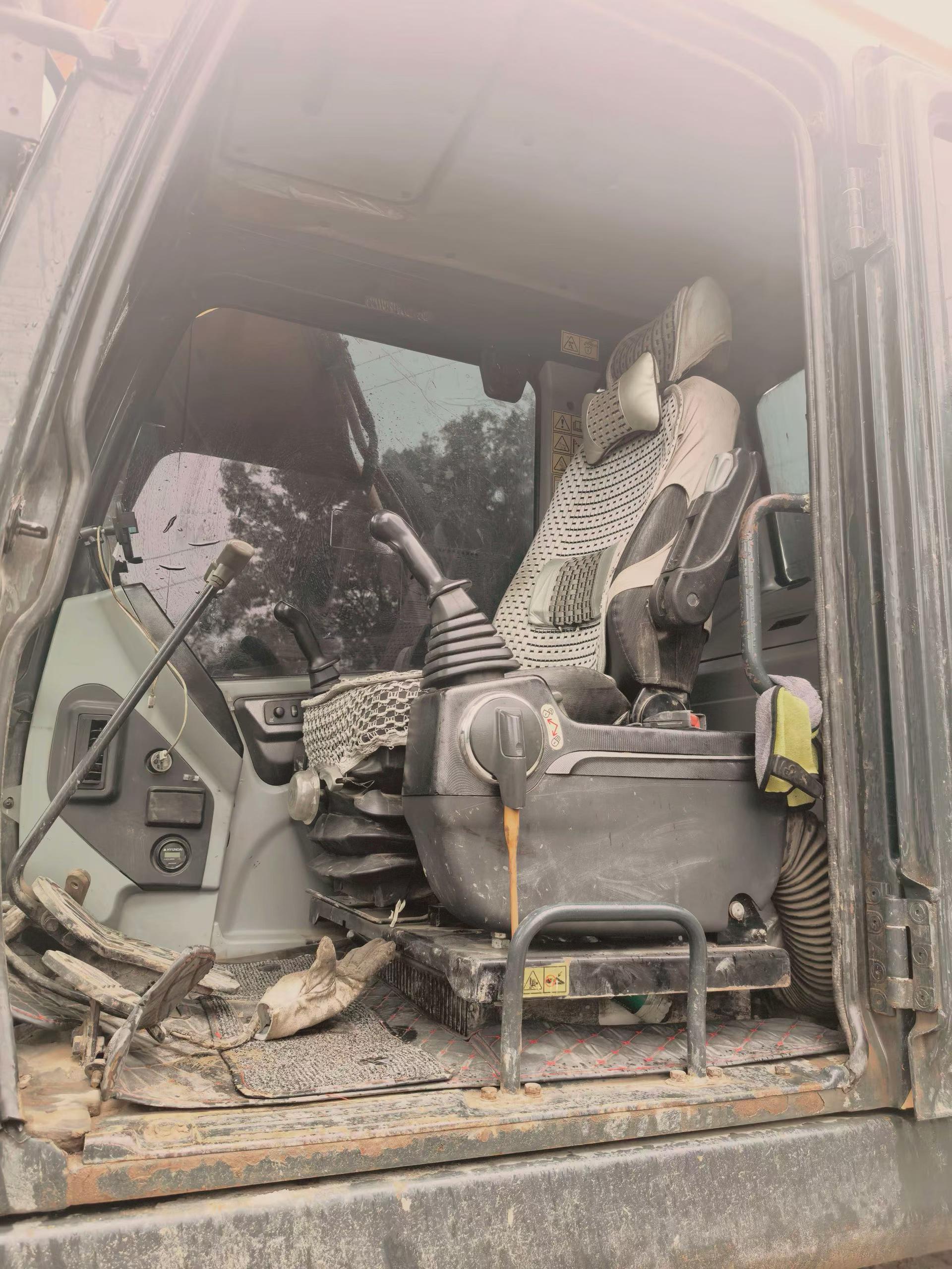 Compre Excavadora Hyundai R130W Usada / 4