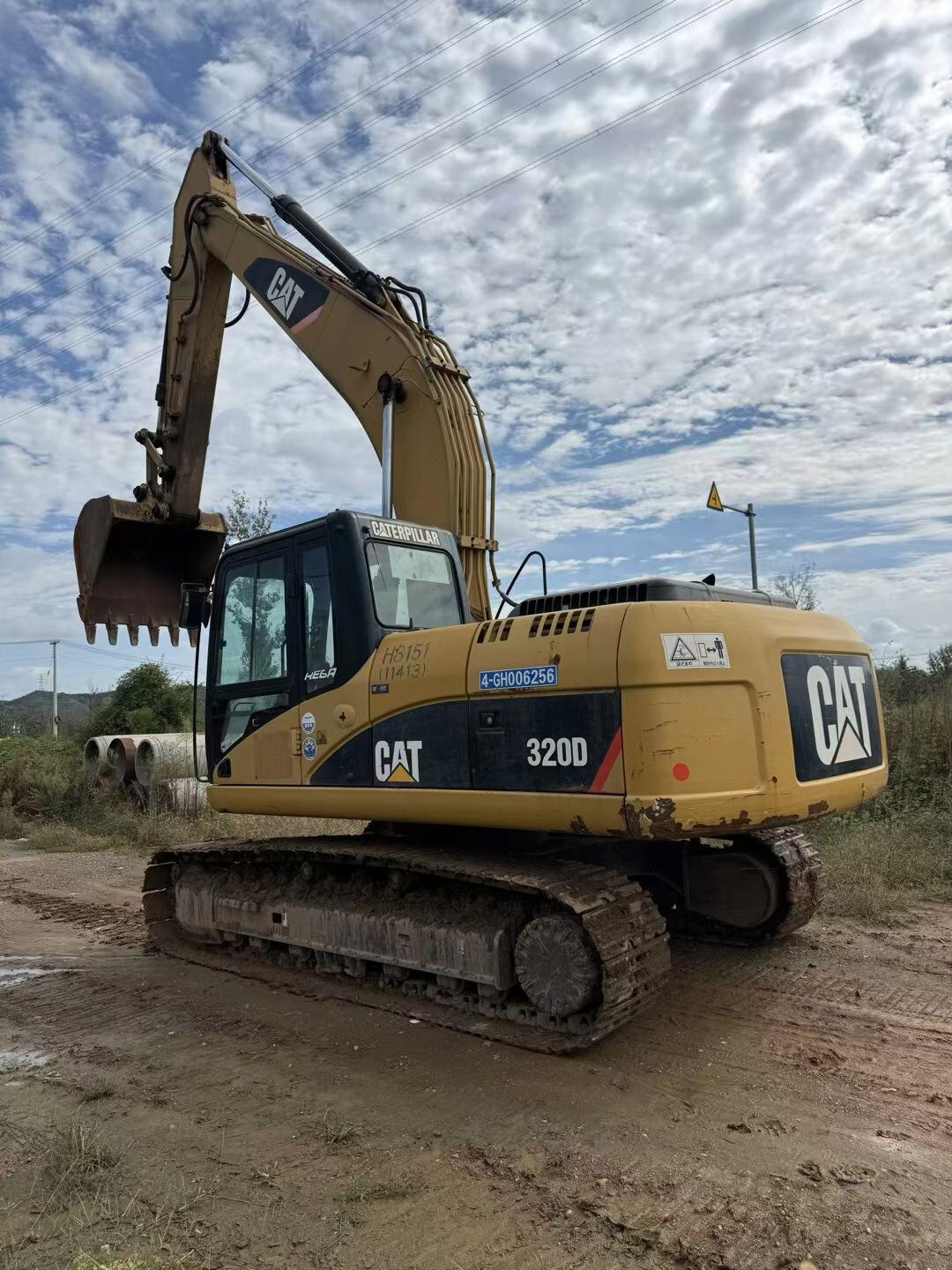 Buy Caterpillar 320A Used Excavator / 2 Buy Caterpillar 320A Used Excavator / 2