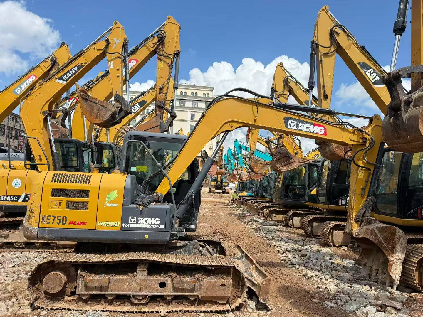 Compre Excavadora XCMG XE75C Usada / 2
