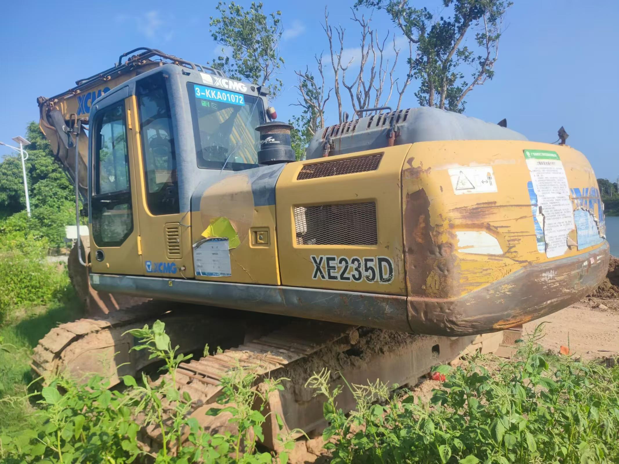 Compre Excavadora XCMG XE215 Usada / 3