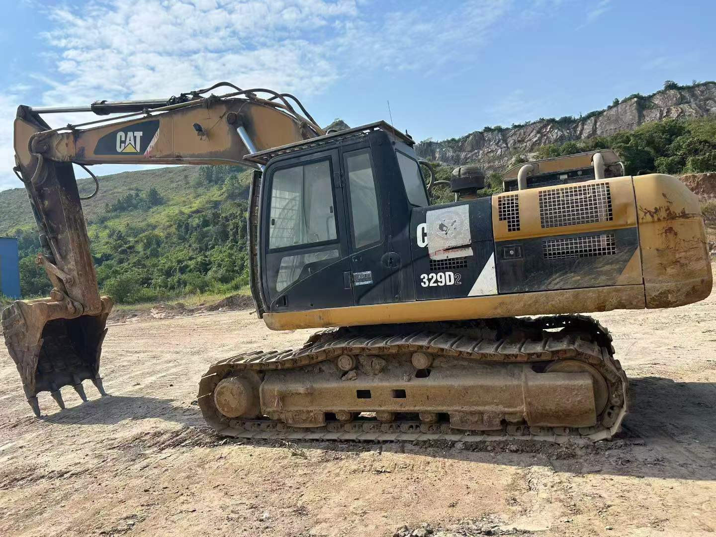 شراء Caterpillar 329D مستعمل حفارة