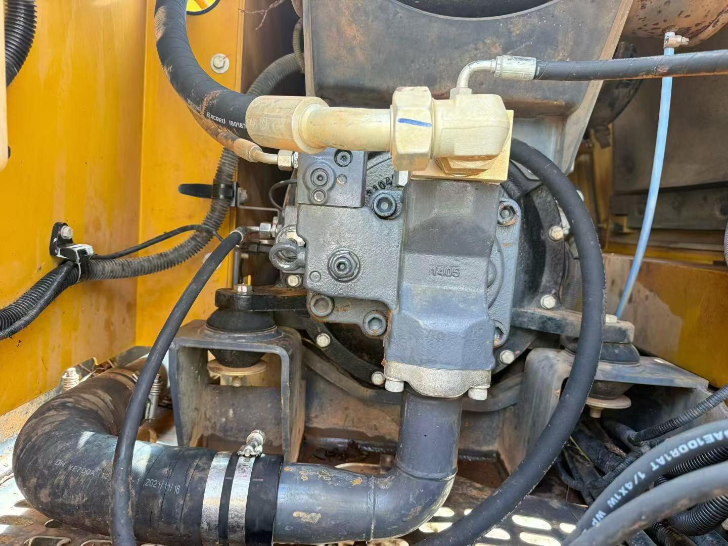 Compre Excavadora XCMG XE75C Usada / 8
