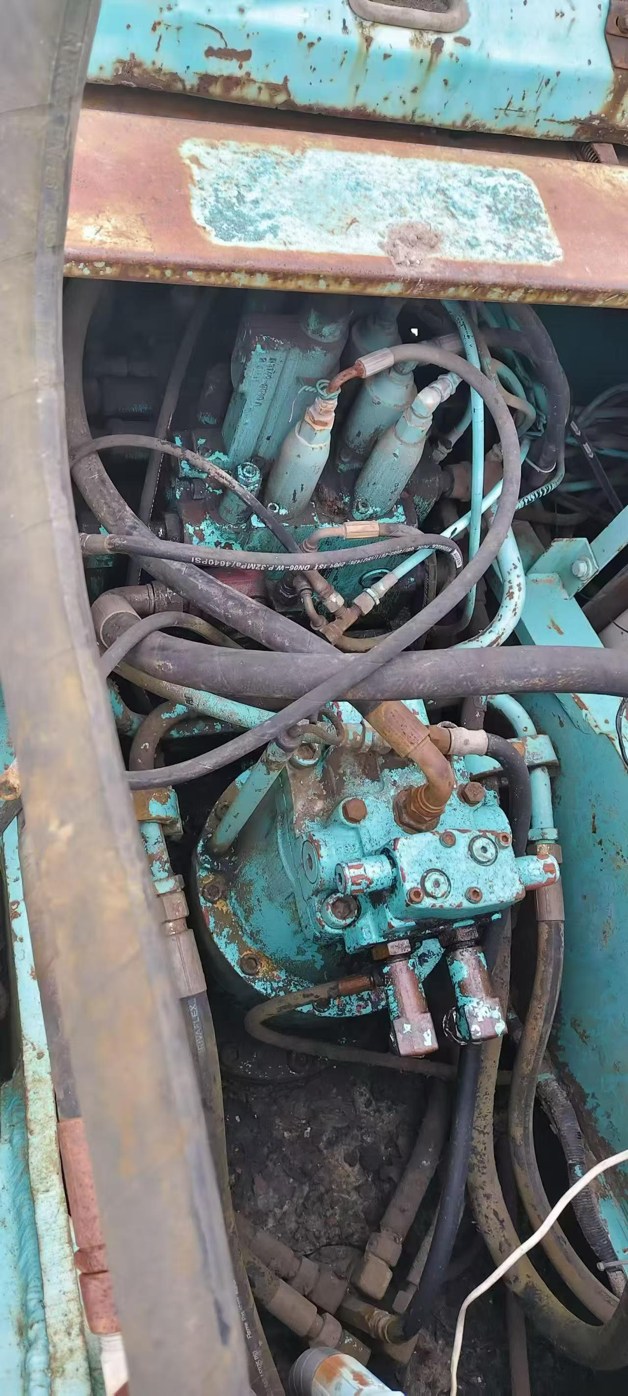 شراء حفارة Kobelco SK200 مستعملة / 4