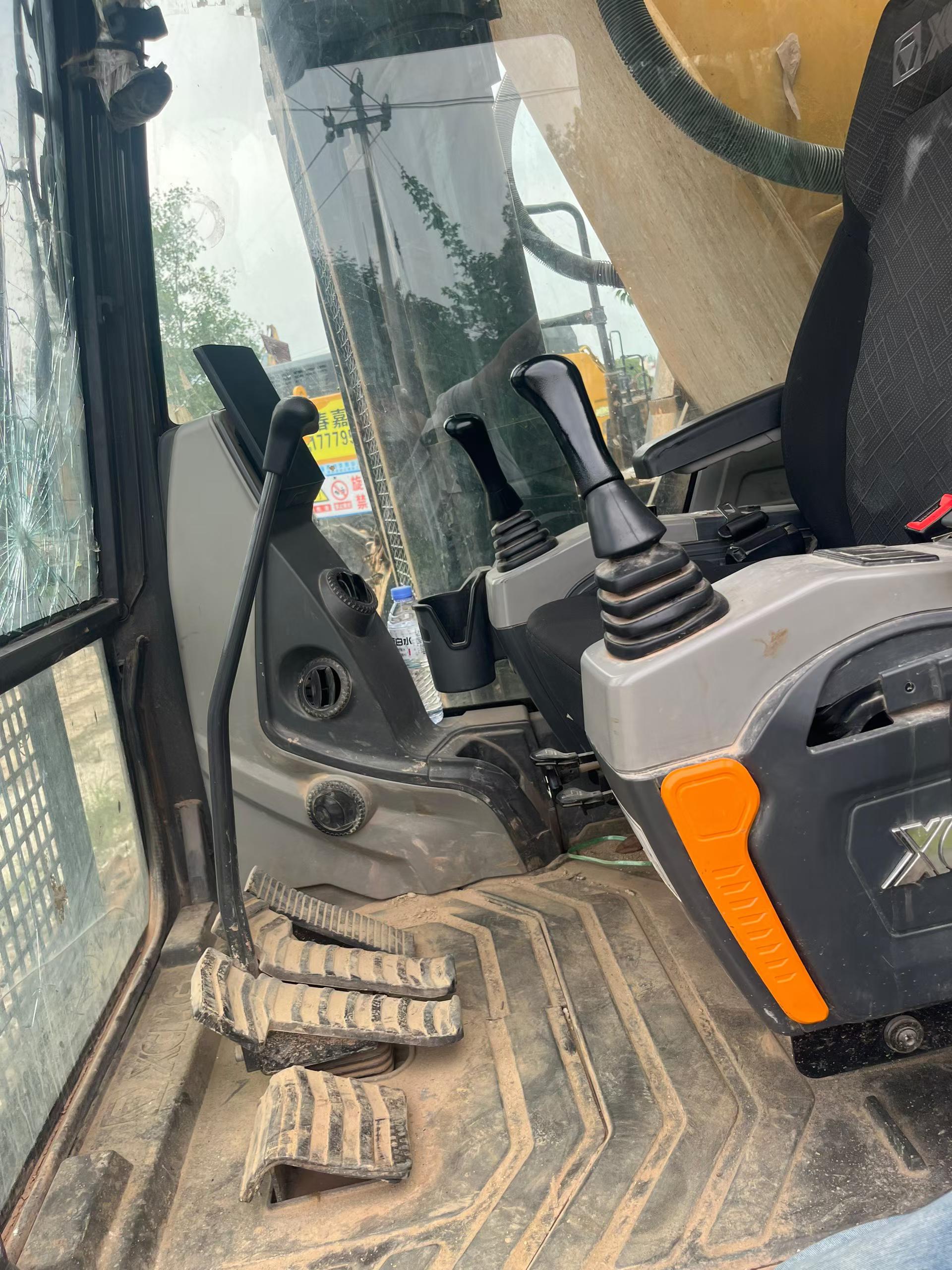 Купить Подержанный Экскаватор XCMG XE650DP / 7