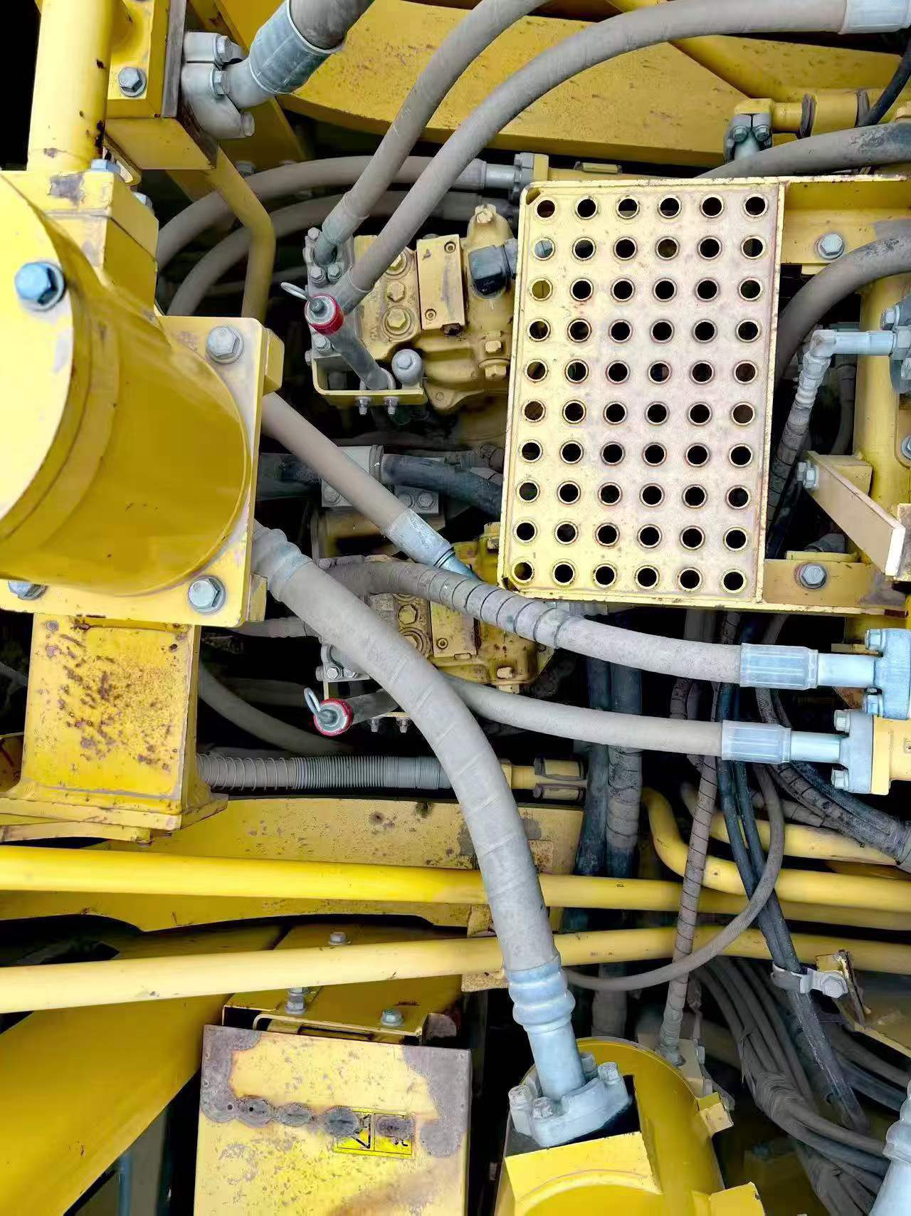 Compre Excavadora Komatsu PC650LC-8E0 Usada / 6