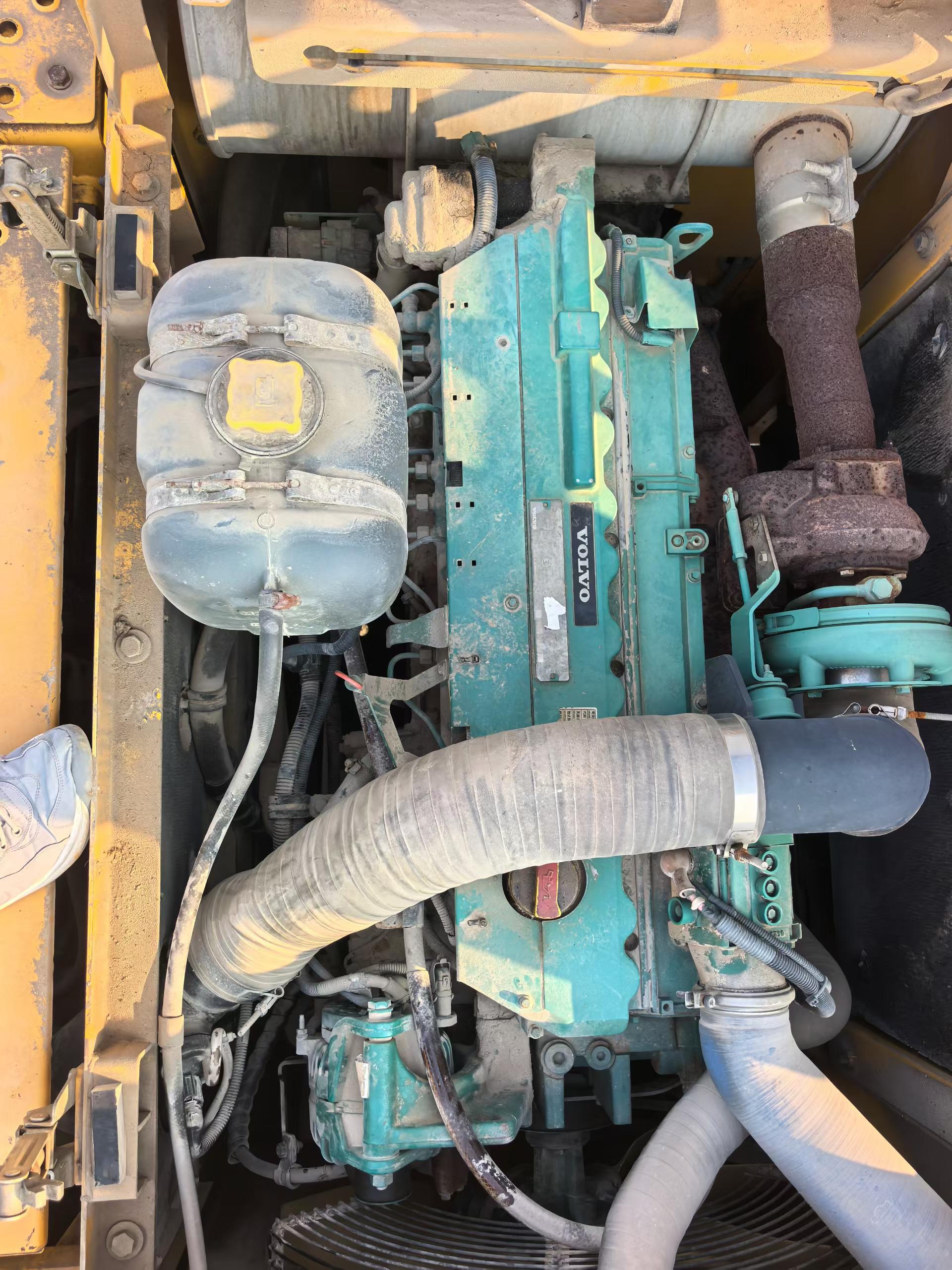 Купить Подержанный Экскаватор Volvo EC240 / 3
