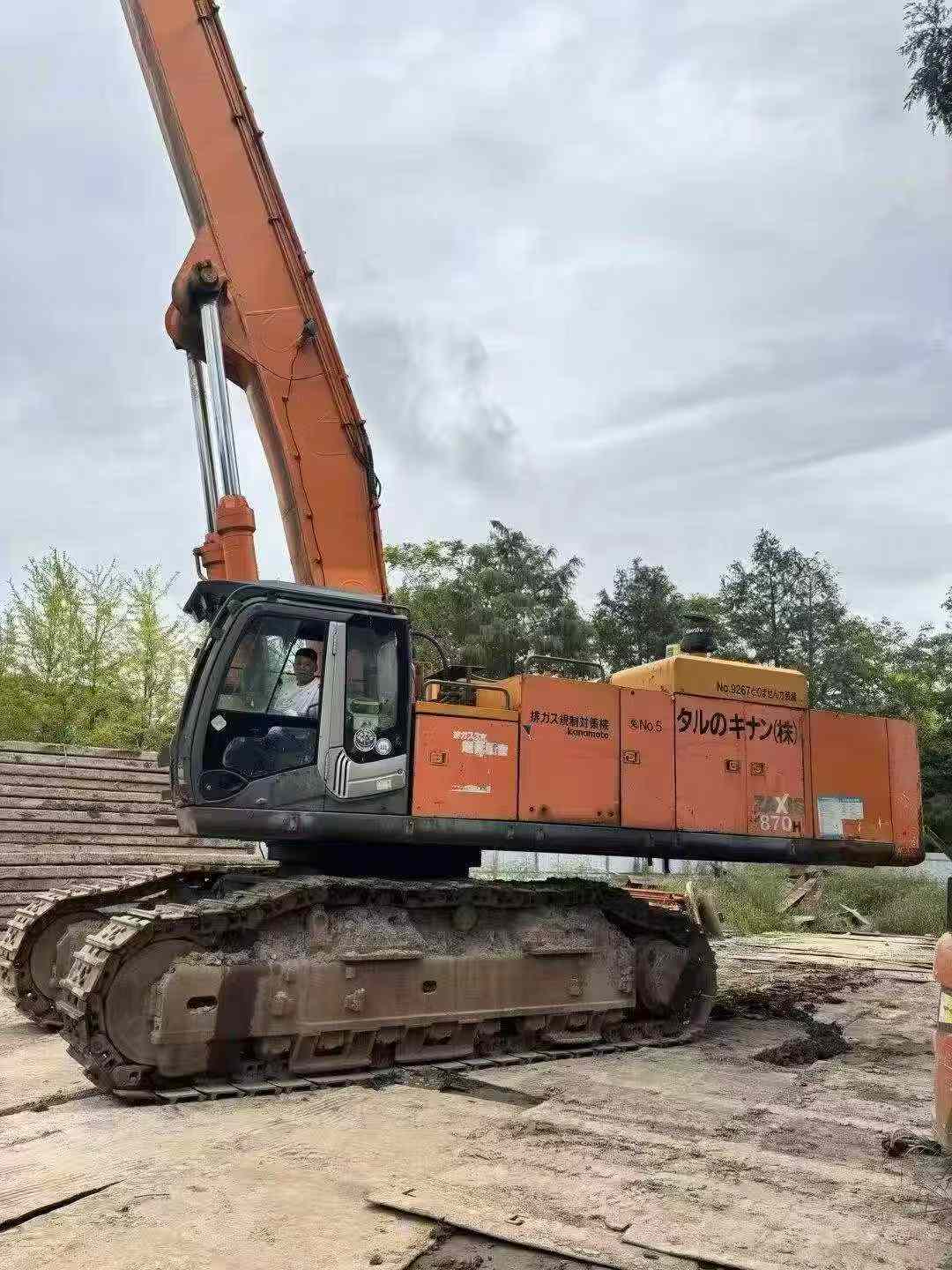 Compre Excavadora Hitachi ZX870H Usada / 2