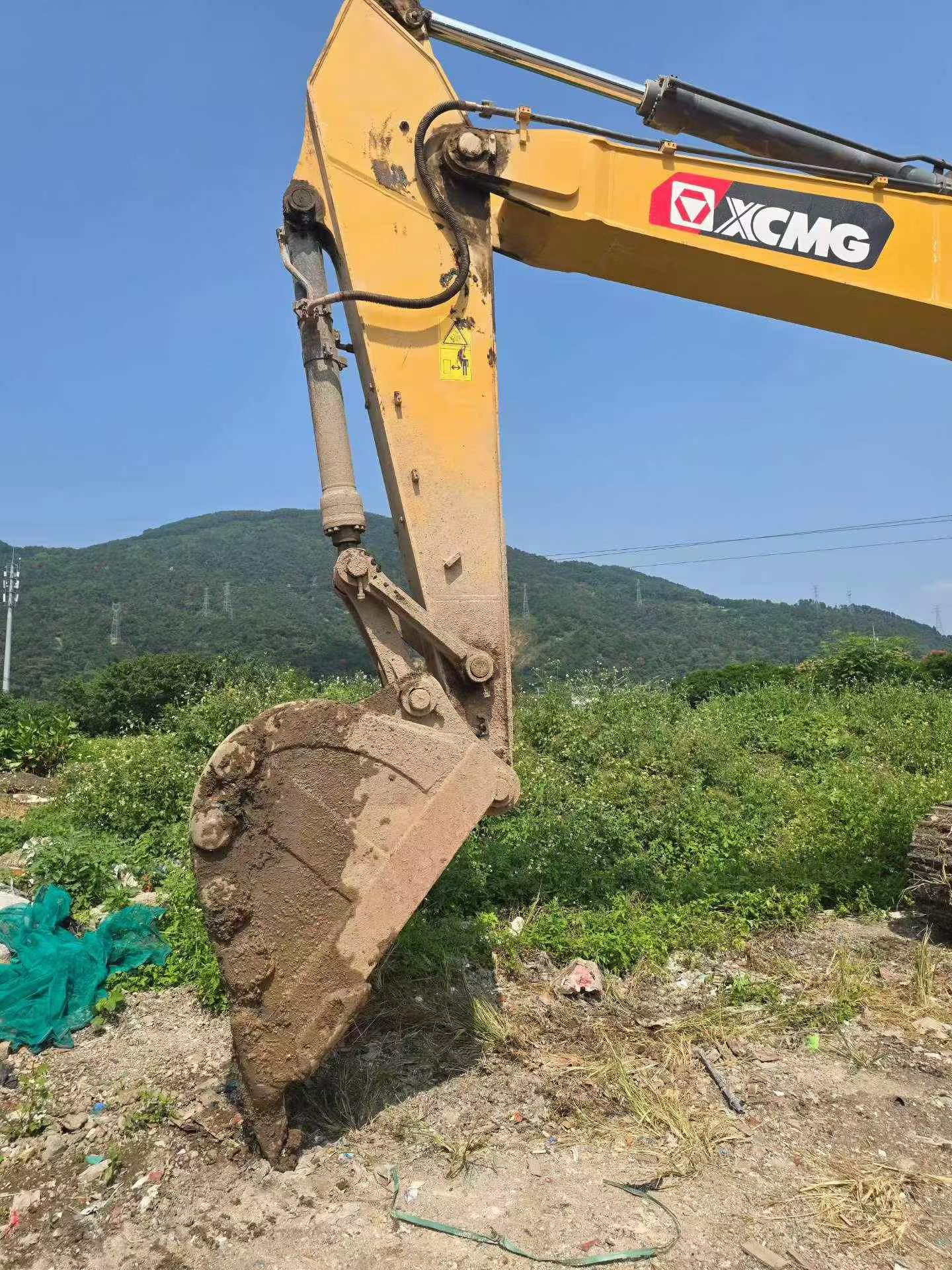 Compre Excavadora XCMG XE370DK Usada / 5