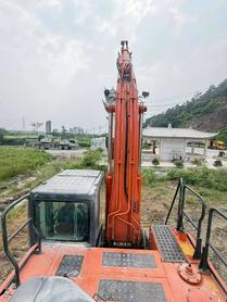 Buy Hitachi ZX200C-6A Used Excavator / 9 Buy Hitachi ZX200C-6A Used Excavator / 9