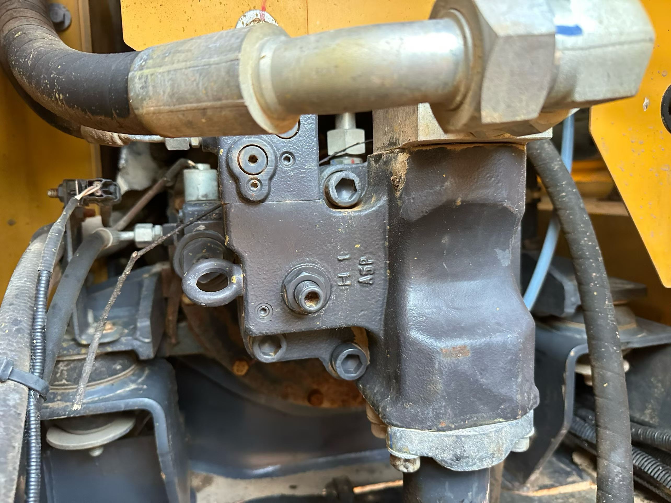 Compre Excavadora XCMG XE75C Usada / 7