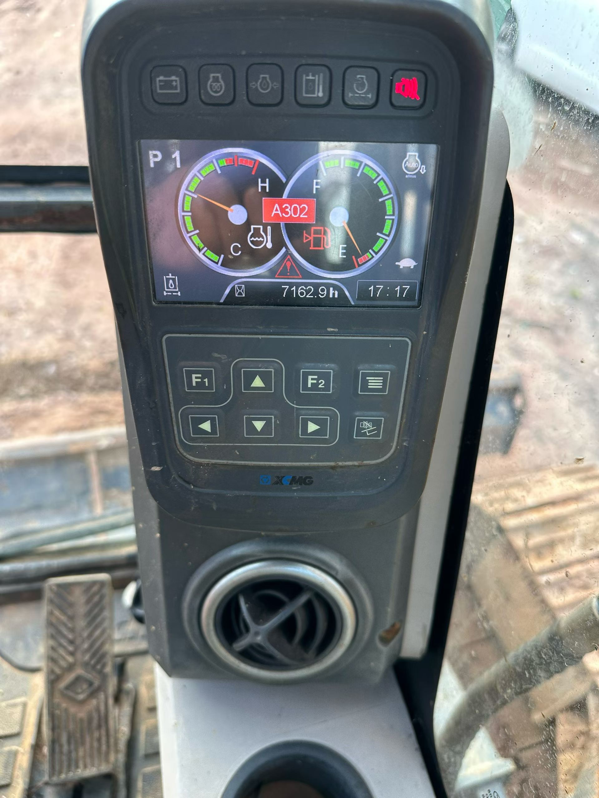 Compre Excavadora XCMG XE75C Usada / 9
