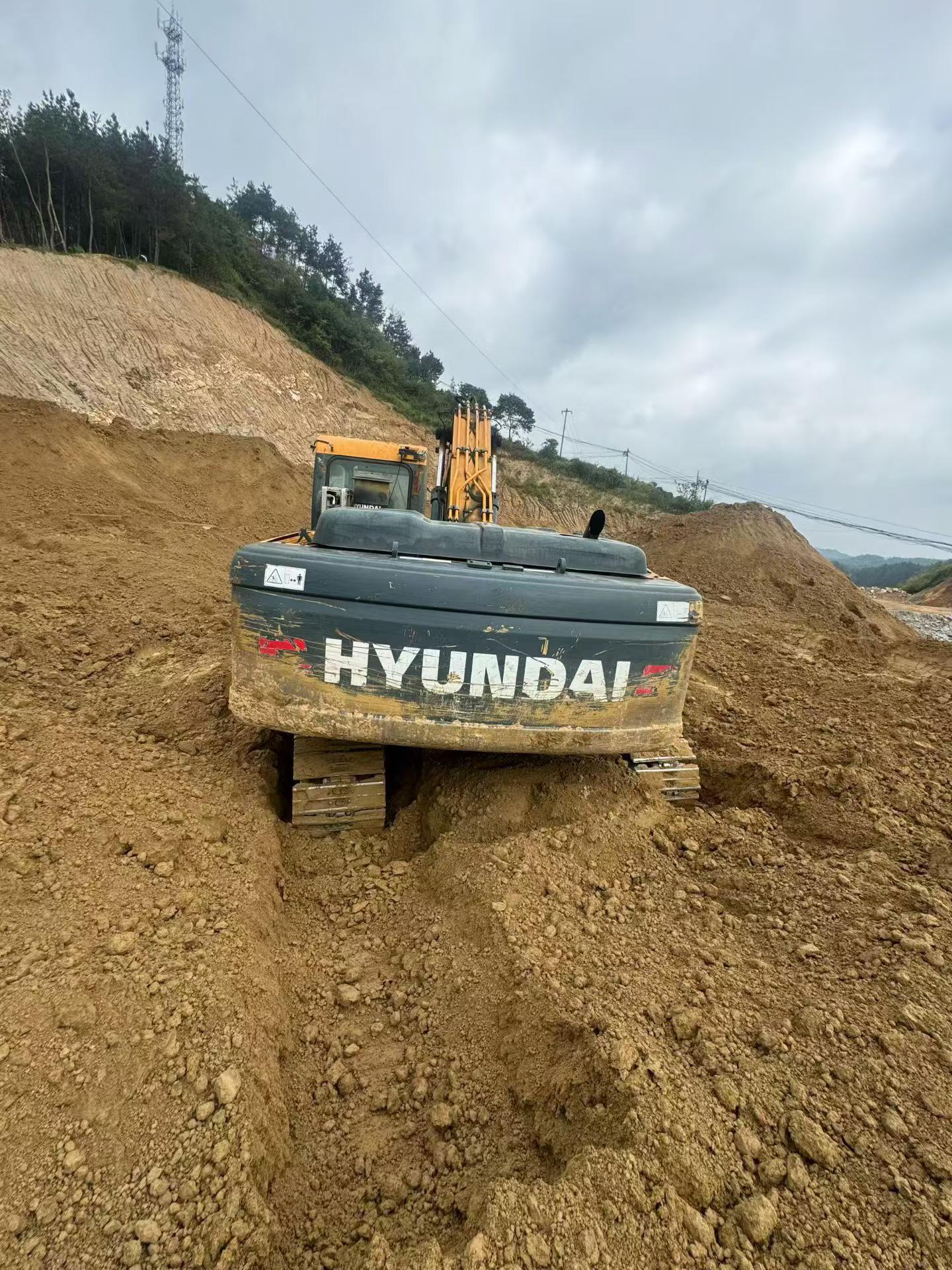 شراء حفارة Hyundai R275LVS مستعملة / 2