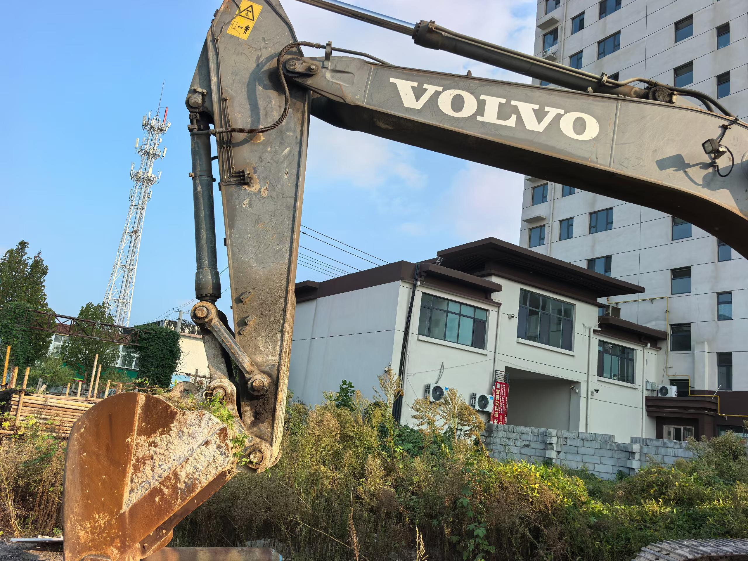 Купить Подержанный Экскаватор Volvo EC240 / 2