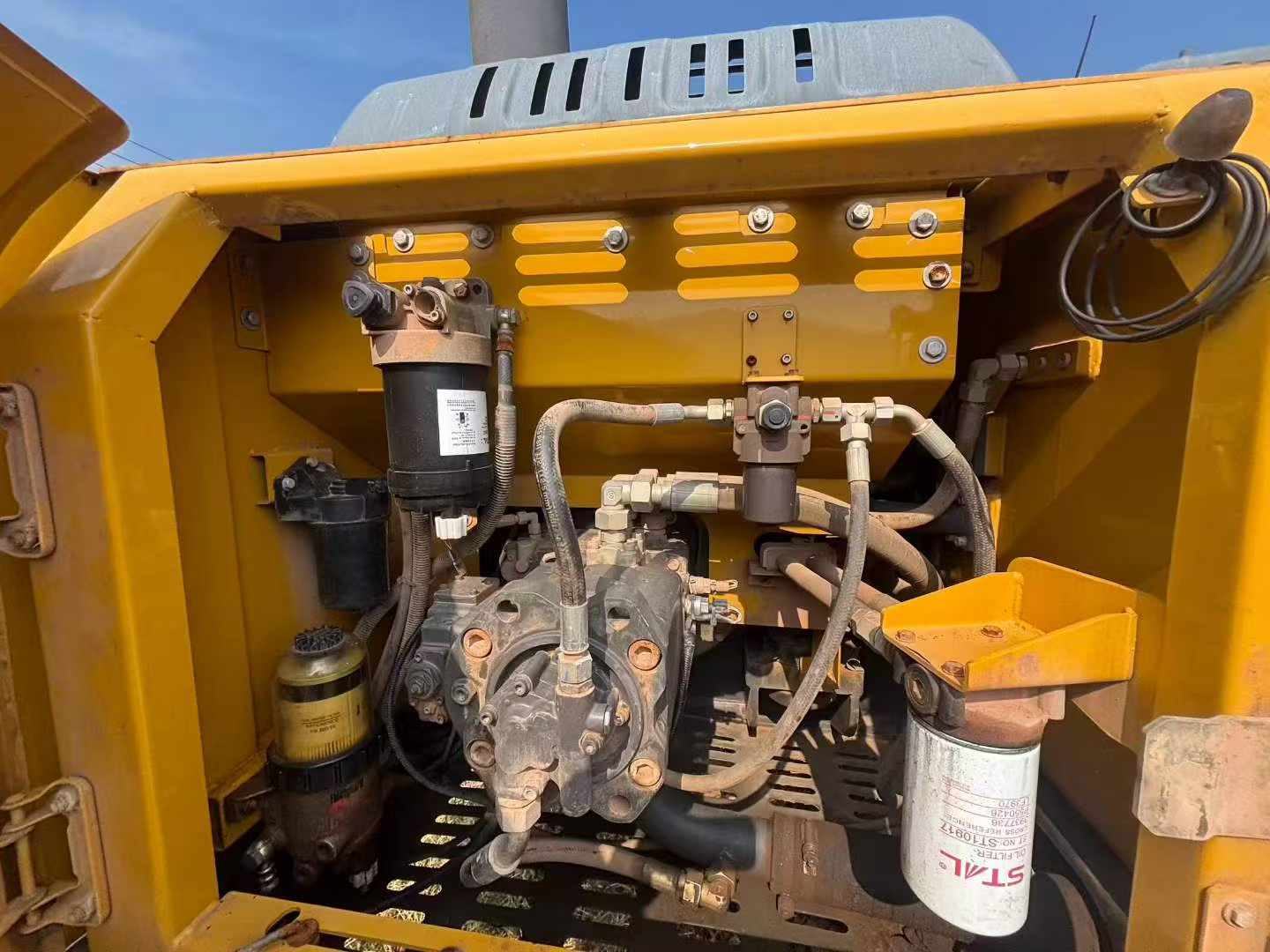 Compre Escavadeira XCMG XE200DA Usada / 6